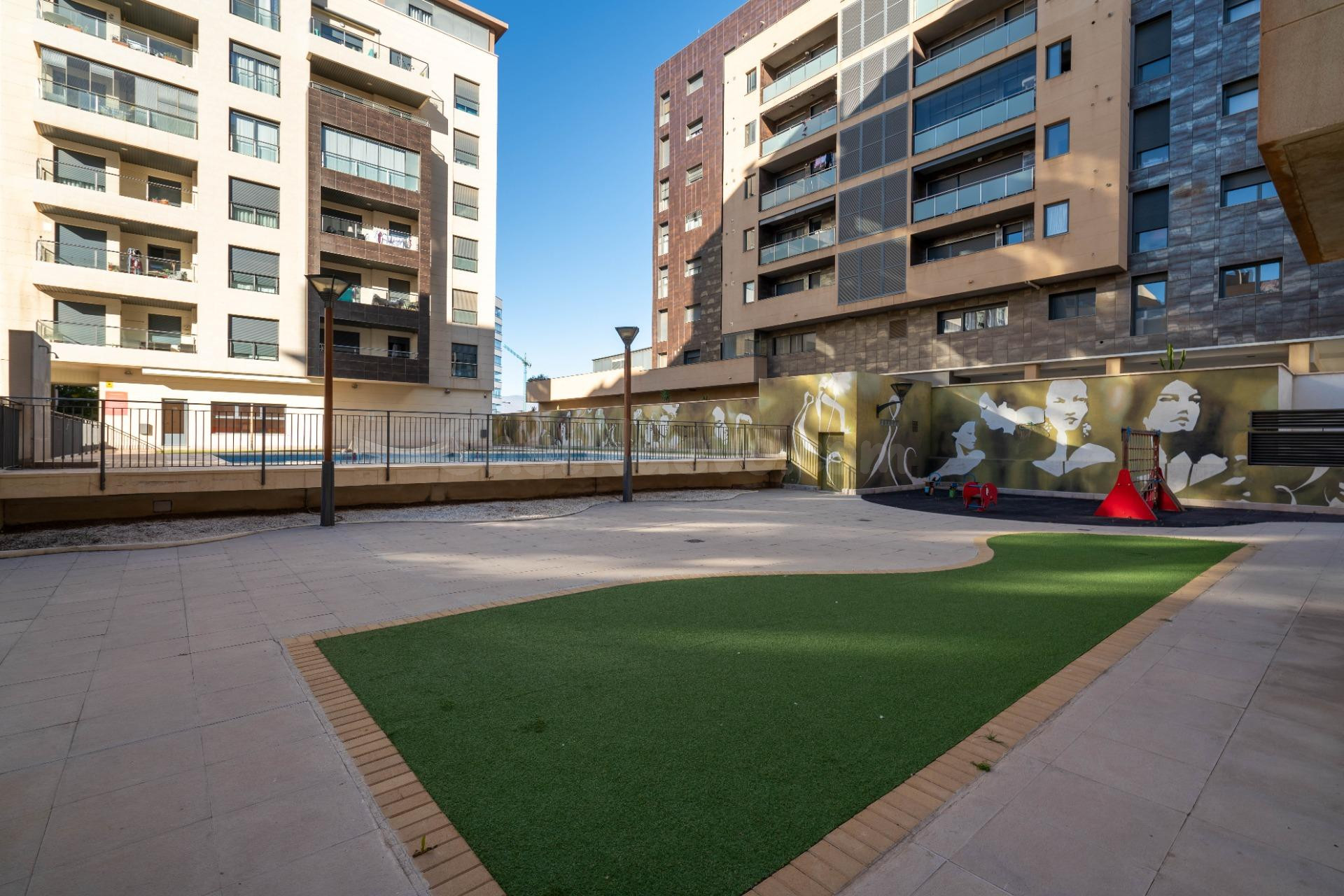 PISO DE 3 DORMITORIOS Y 2 BAÑOS CON PLAZA DE GARAJE Y TRASTERO