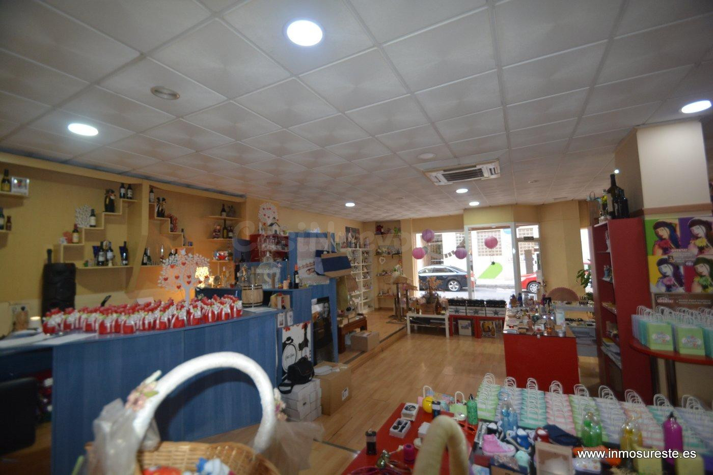 Local comercial a la venta en Orihuela, cerca del Parque Severo Ochoa, con 130 m2. construidos
