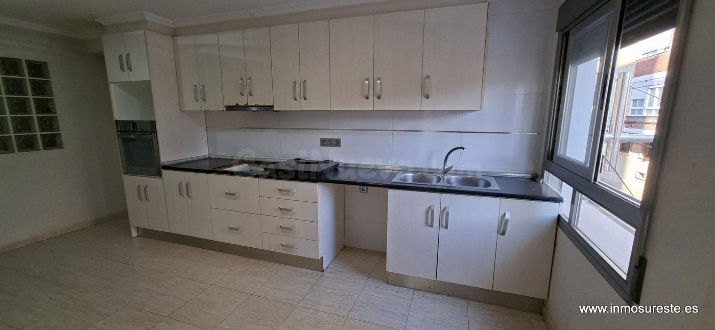 Alquiler de piso en Orihuela, zona centro, junto al nuevo Supermercado Carrefour, 81 m2 construidos.