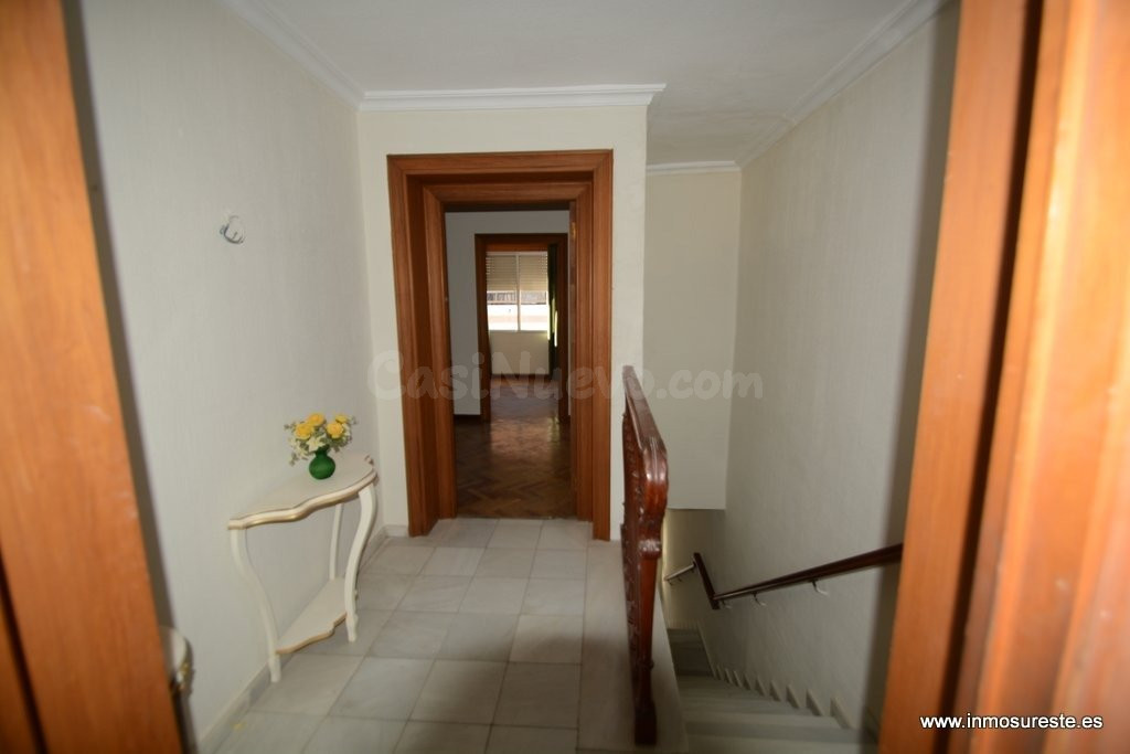Alquiler solamente para estudiantes, piso en Desamparados (Orihuela), 150 m2. construidos. 4 habitaciones y 2 baños.