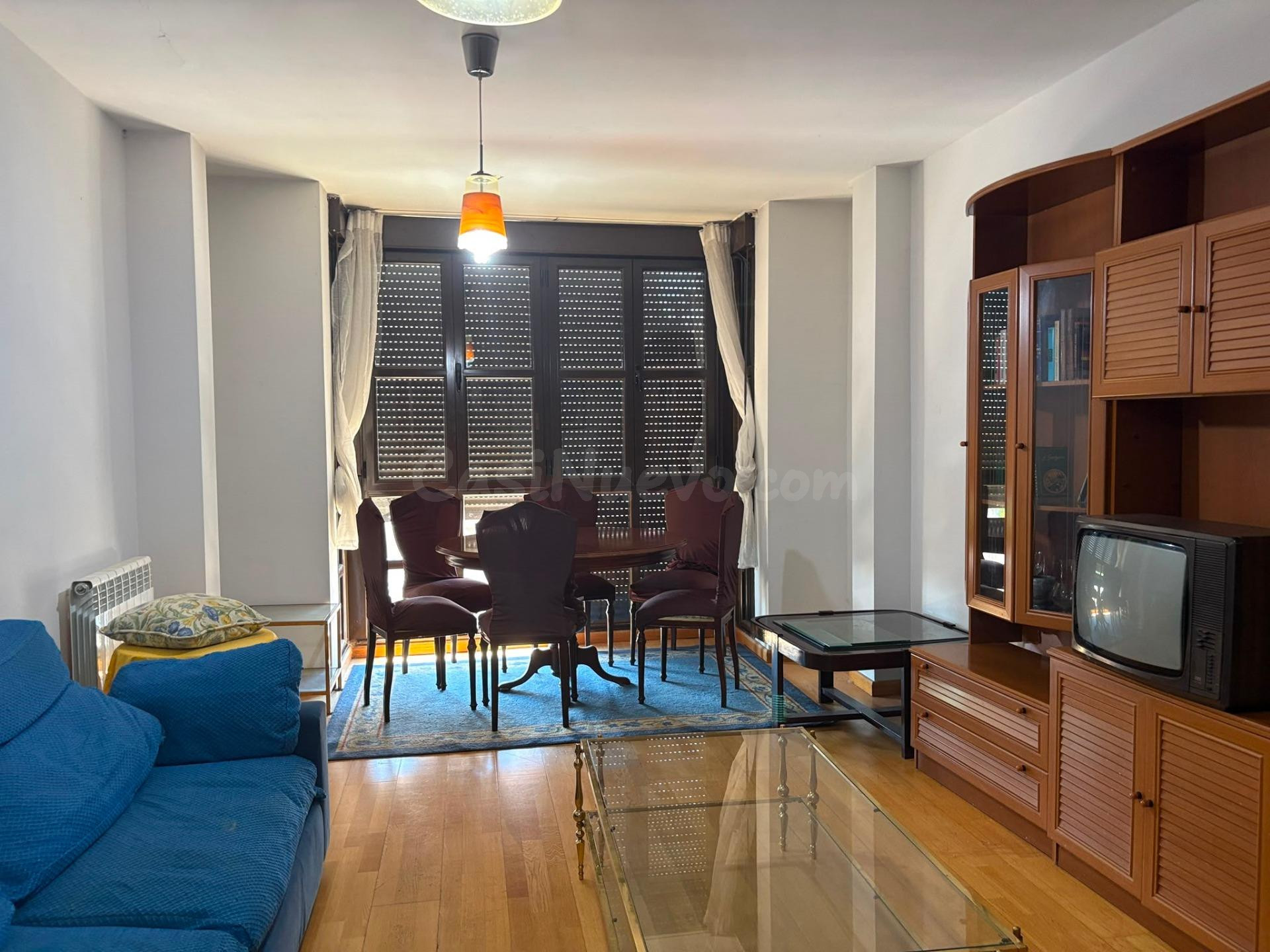 SE VENDE DÚPLEX DE 128 M2, 4 HAB., SALÓN, COCINA, 2 BAÑOS, DESPENSA, TERRAZA 15 M2, ASCENSOR Y PLAZA DE GARAJE.