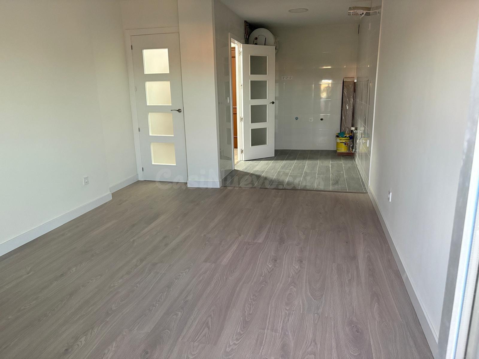 SE VENDE APARTAMENTO EN VALENCIA DE DON JUAN, RECIEN REFORMADO, COCINA AMERICANA, 2 habitaciones, BAÑO, TERRAZA. MUY LUMINOSO, ASCENSOR
