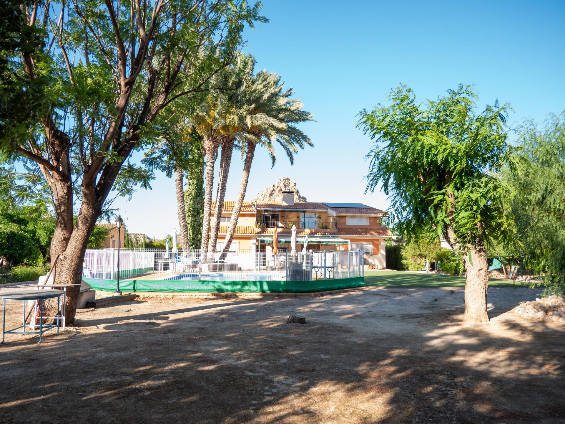 FINCA SINGULAR 5.180 m2 CON PISCINA, 4 UNIDADES RESIDENCIALES Y 2ª CASA