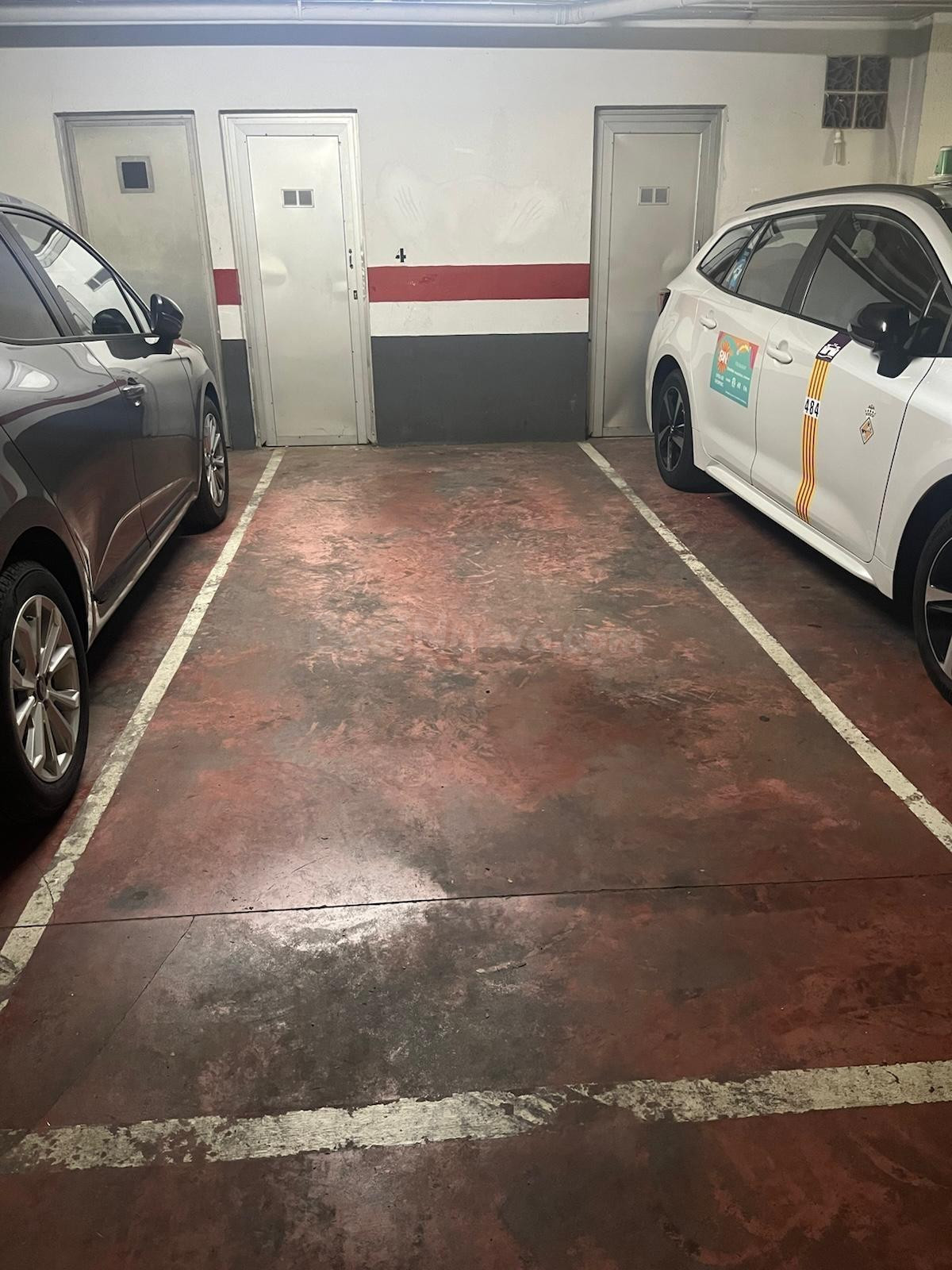 Se VENDE plaza de parking junto con trastero en la zona de Coll d’en Rabassa (Palma)