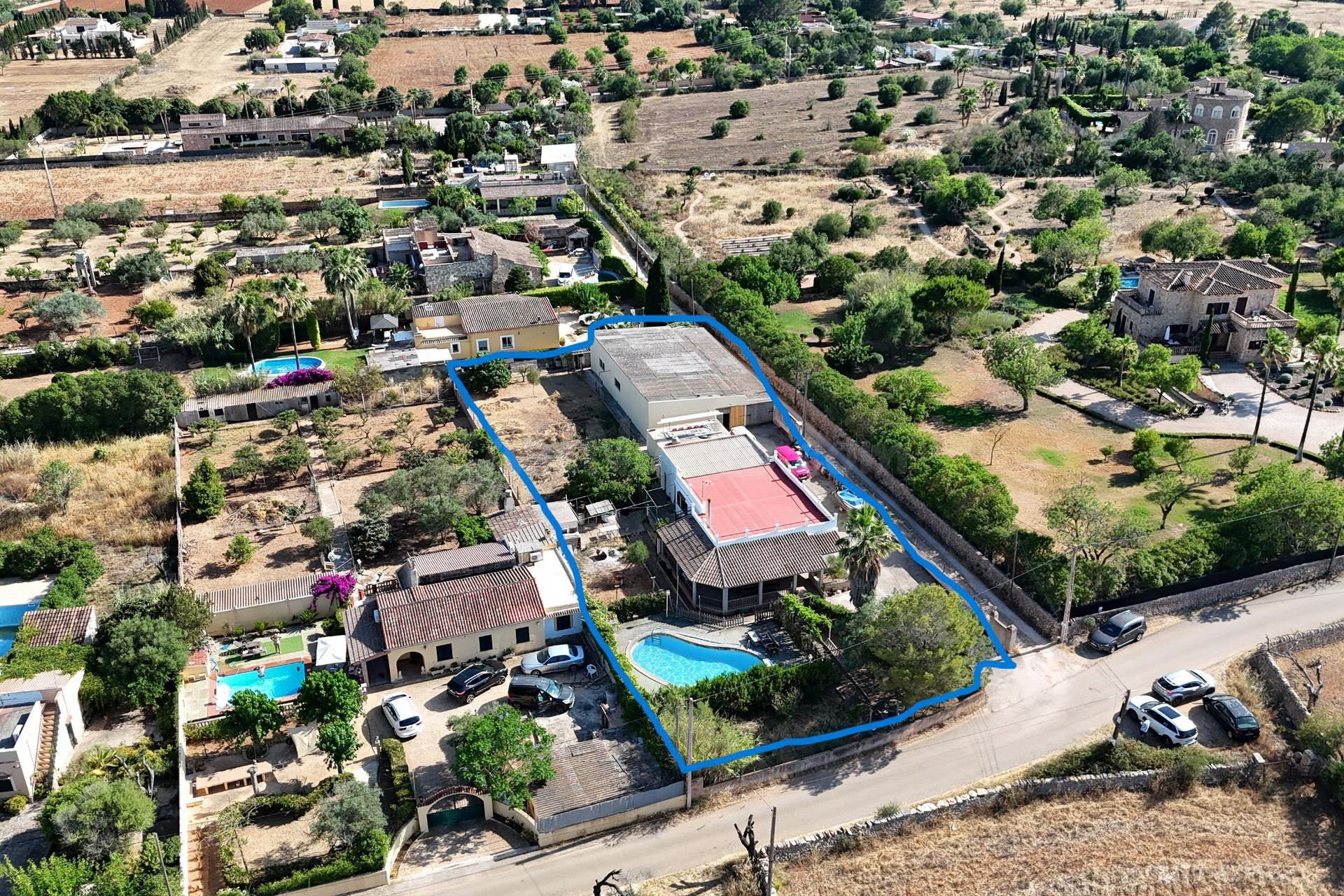 SE VENDE FINCA CON AMPLIO TALLER EN LA ZONA DE LLUCMAJOR - MALLORCA-
