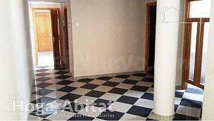 MUY ACOGEDOR, EN RESIDENCIAL CON TERRAZA, PISCINA Y GARAJE