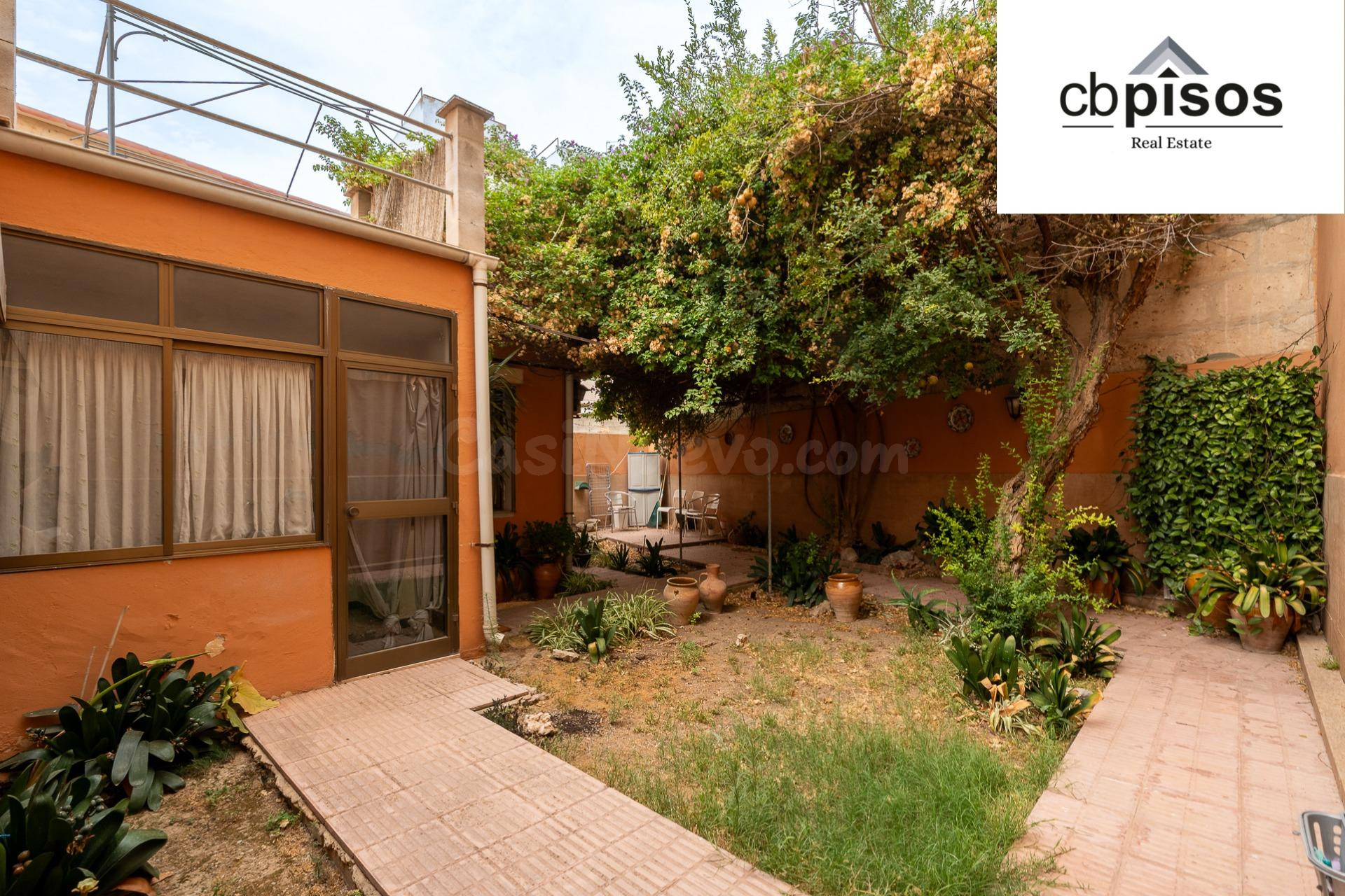 PLANTA BAJA DE 140M2 Y PATIO INTERIOR  EN SON COTONER