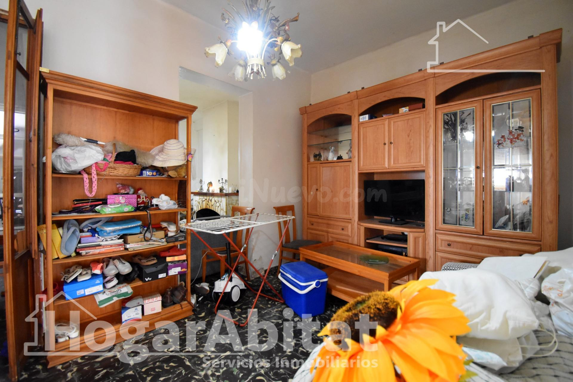 !OPORTUNIDAD! AMPLIA CASA CON TERRAZA Y CHIMENEA EN BUENA ZONA