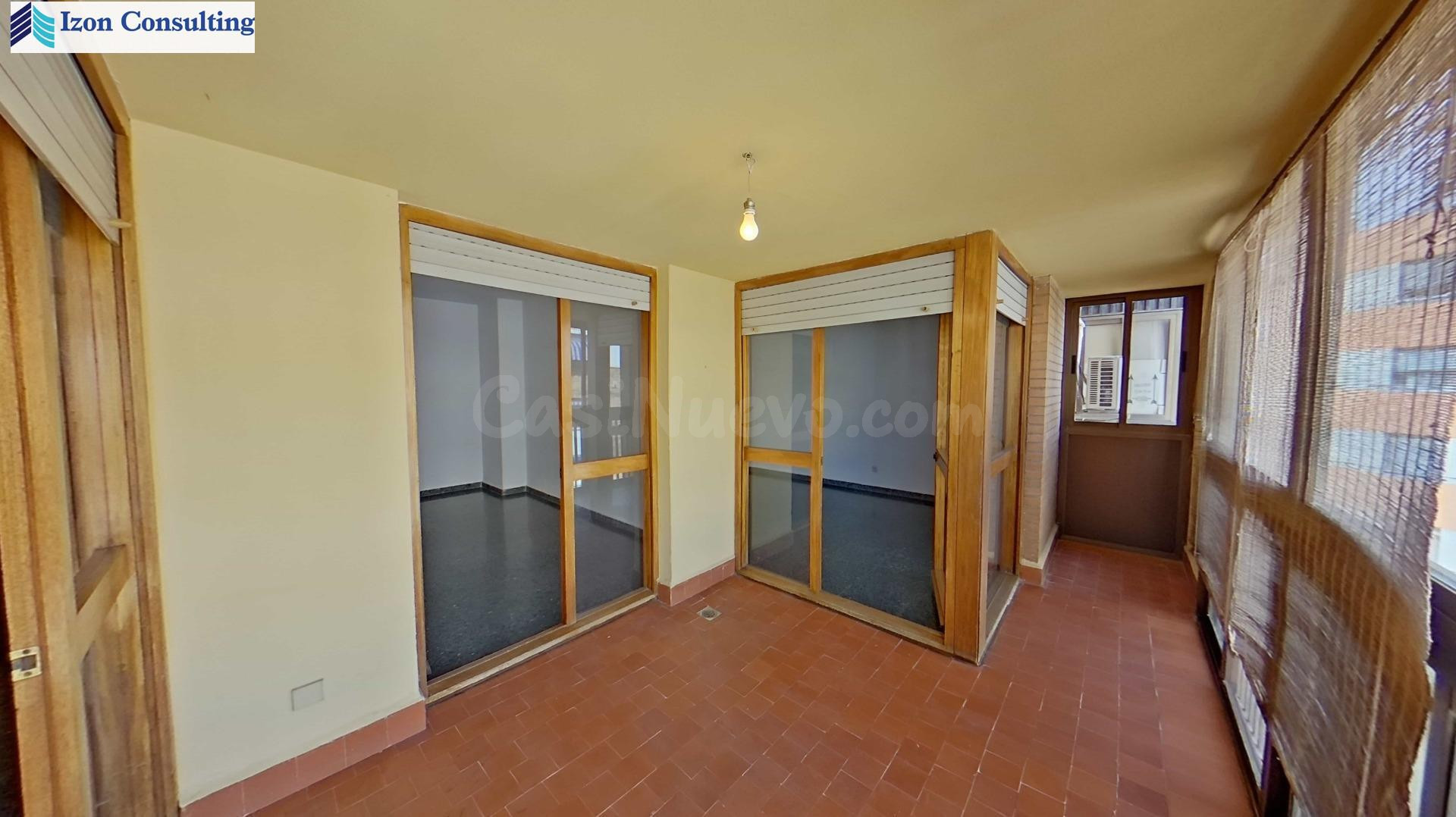 PISO EN ZONA VILLACERRADA CON GARAJE Y AMPLIA TERRAZA ACRISTALADA.