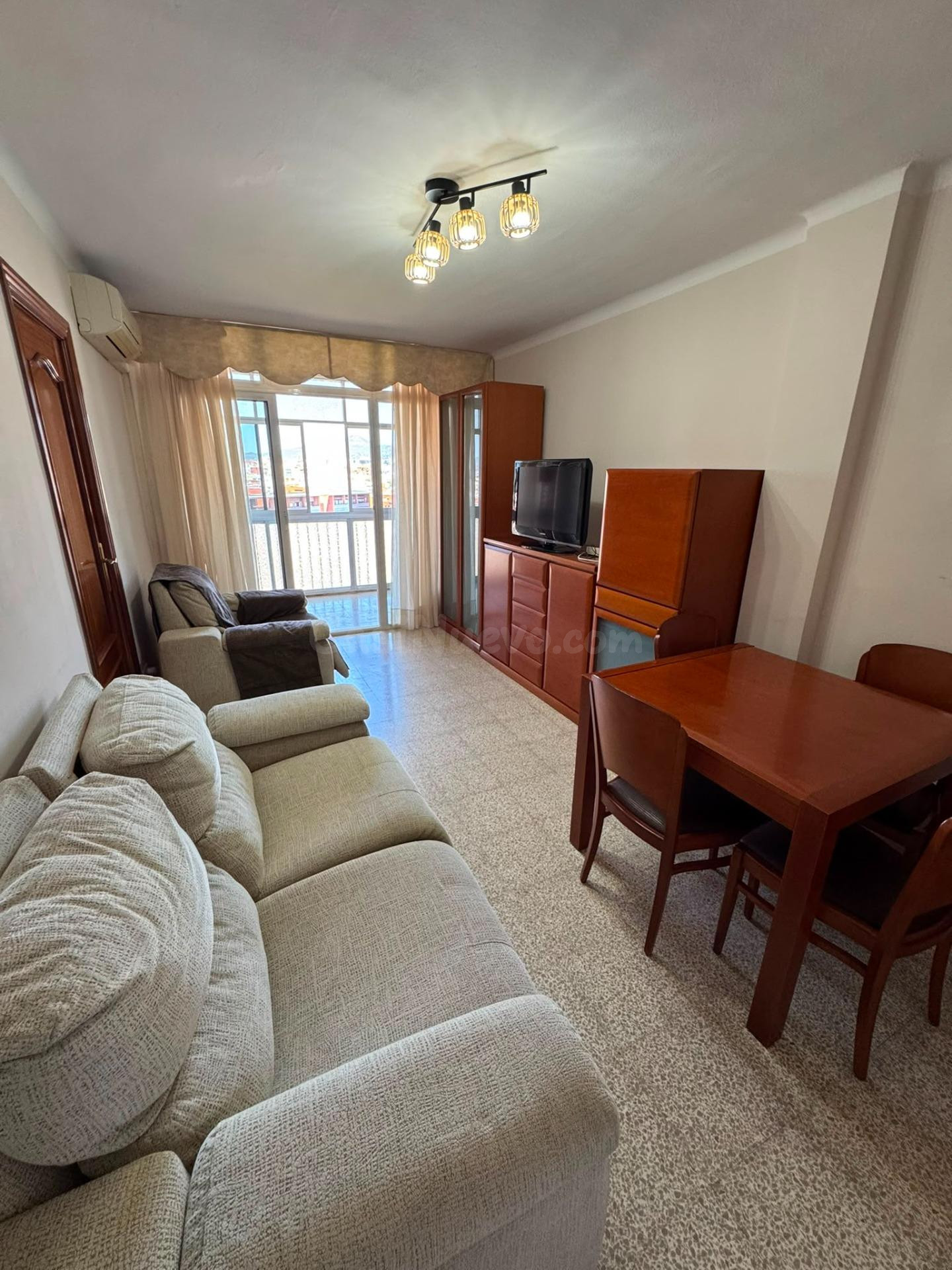 BONITO PISO PARA ENTRAR A VIVIR EN BARRIO GAVARRA EN CORNELLA DE LLOBREGAT