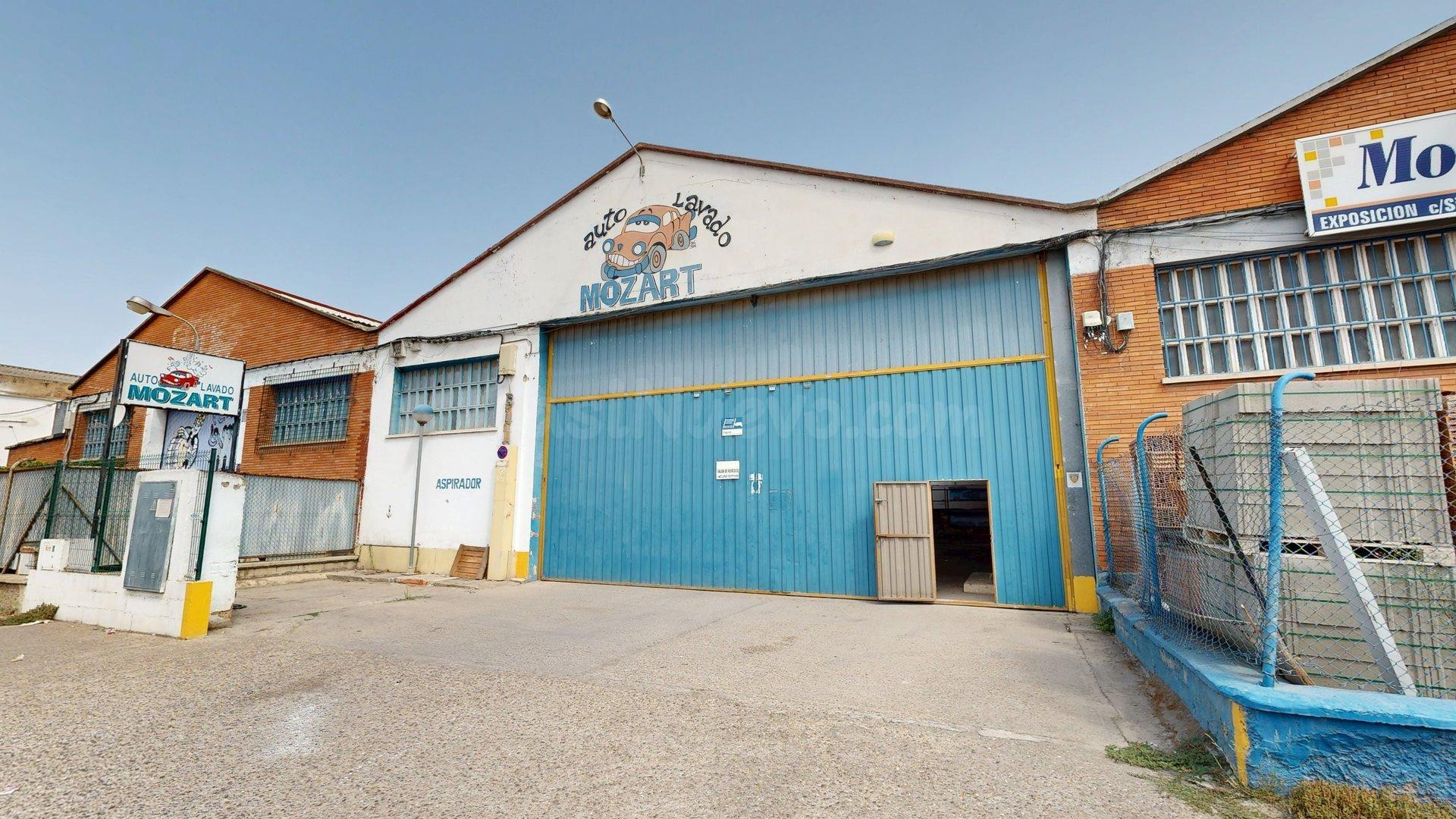 Nave industrial en venta en Zaragoza, Azucarera | 663 m2 y gran acceso