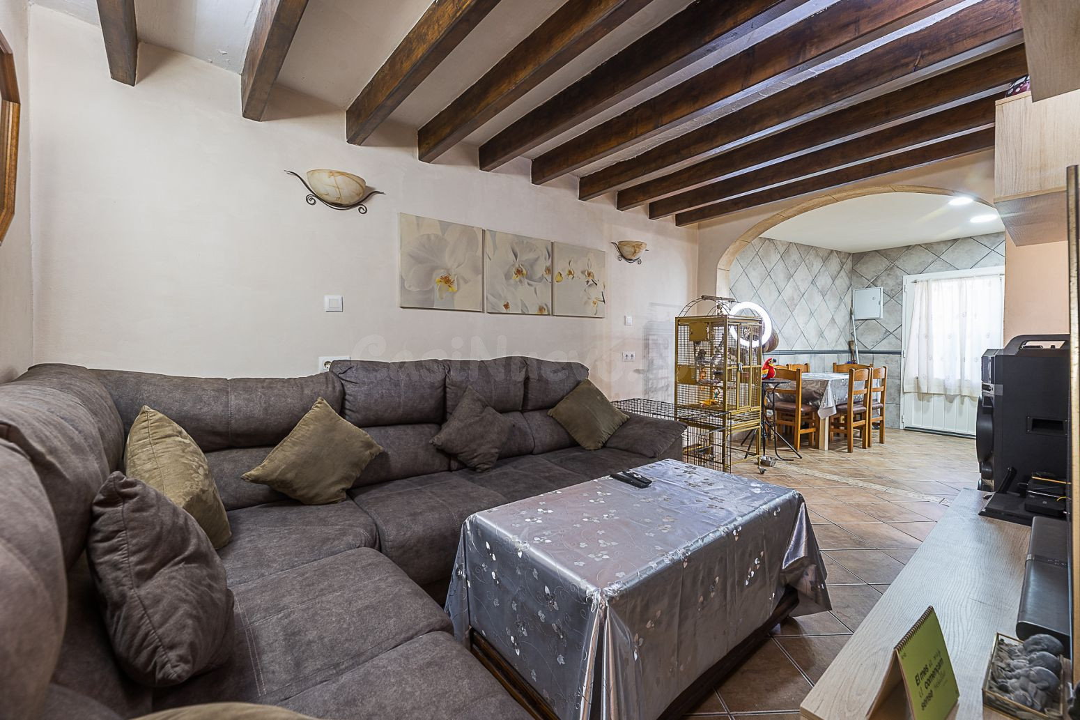 Dos casas independientes con terreno, pozo de vena y vistas despejadas, listas para entrar a vivir.