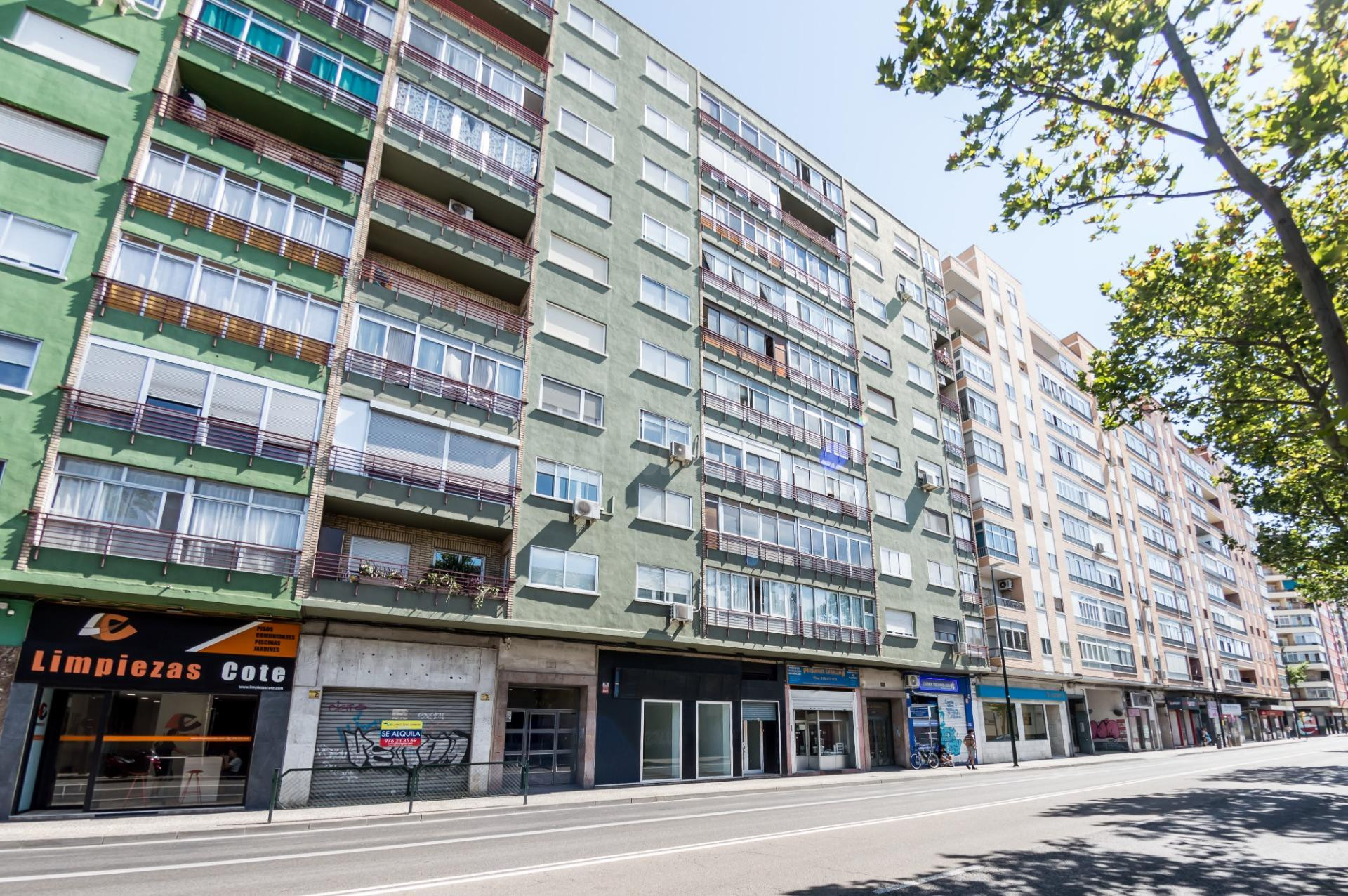 Local comercial en alquiler en Avenida Cataluña, 106: 165 m2 útiles y una ubicación con enorme visibilidad