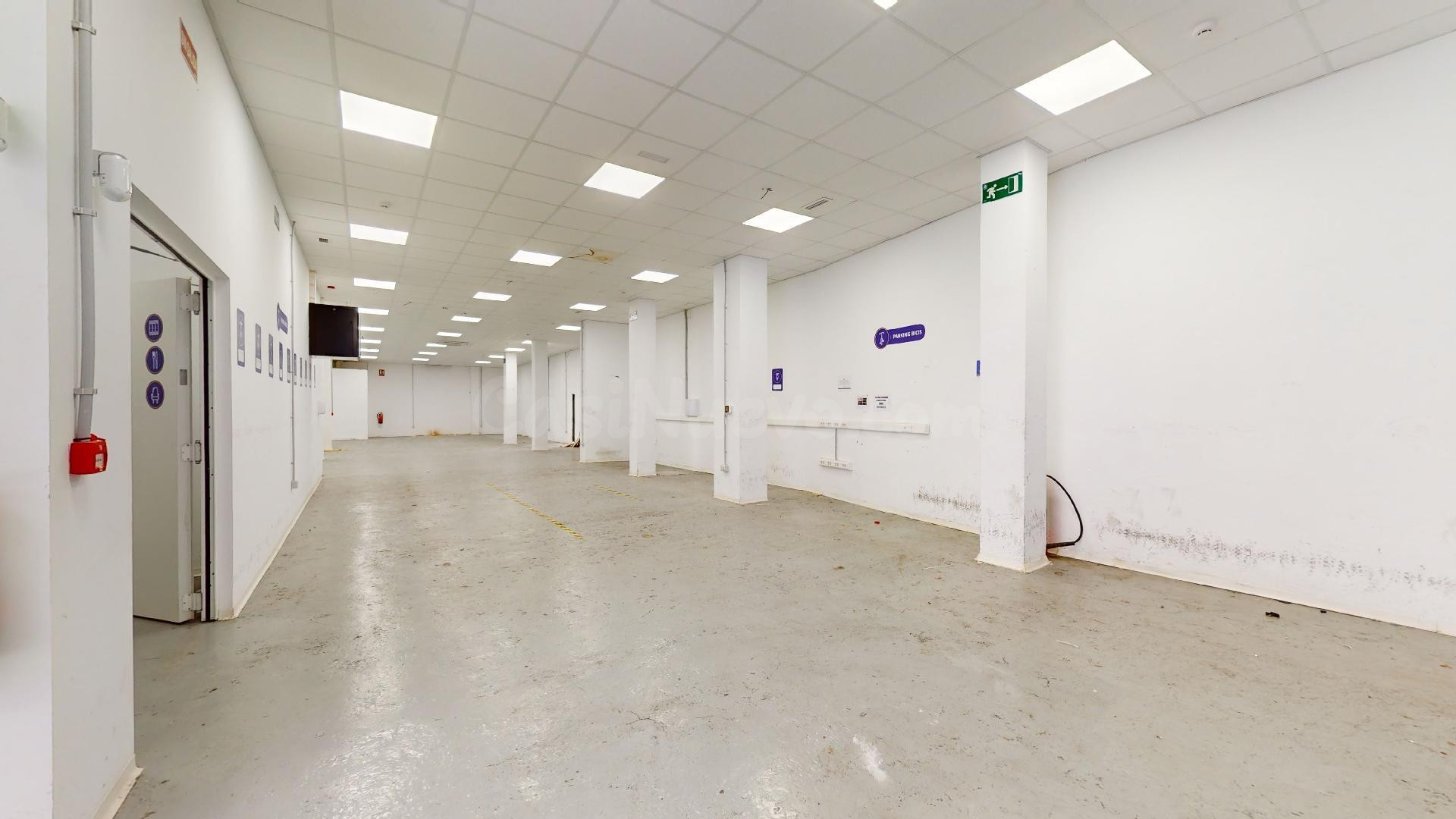 Local comercial de 586 m2 en venta en Las Fuentes, Zaragoza | Diáfano, luminoso y con salida de humos