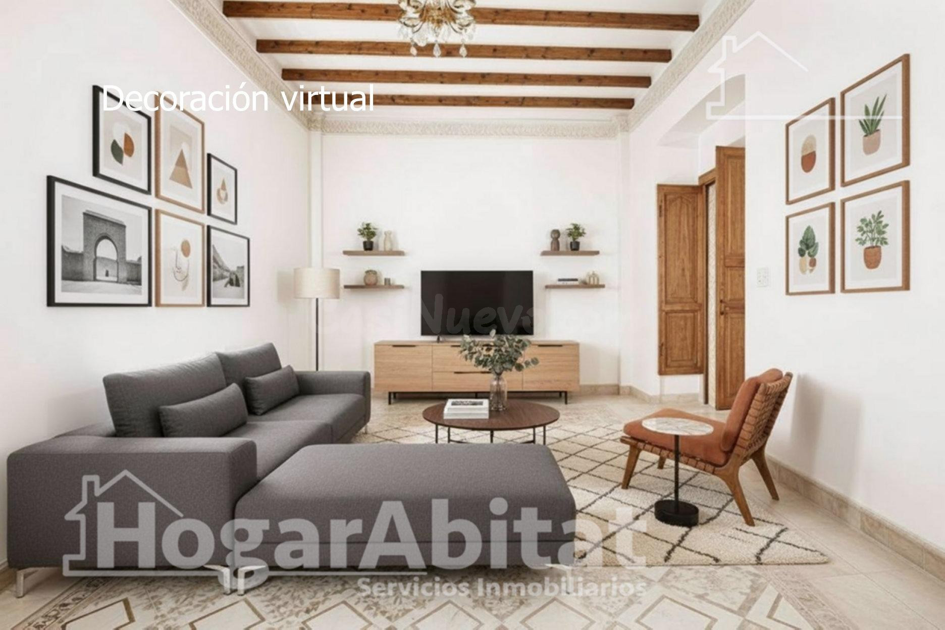 AMPLIA CASA ESQUINERA CON TERRAZA Y TRASTERO EN EL CENTRO