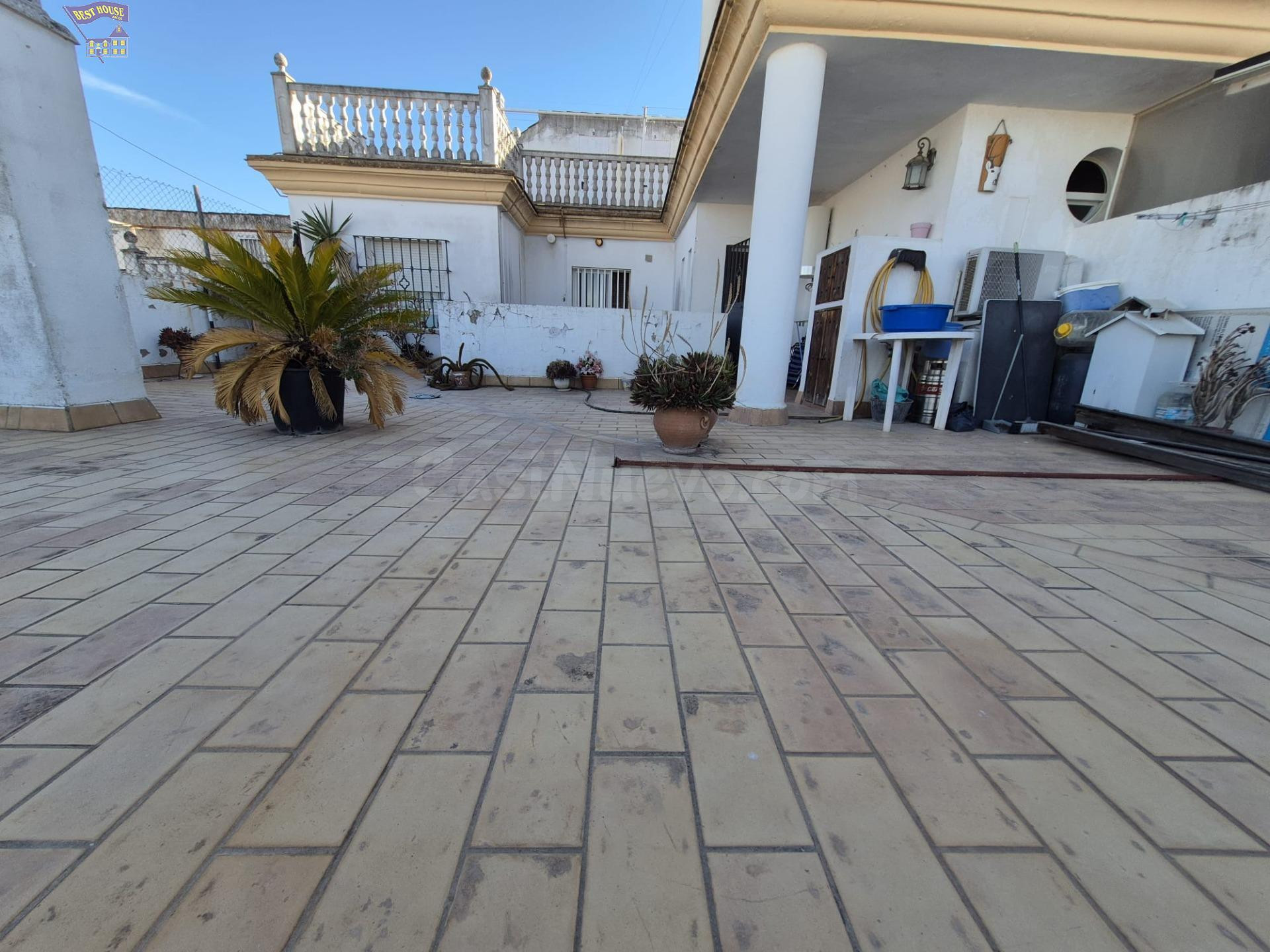 SE VENDE PISO CON AMPLIA TERRAZA EN ARCOS DE LA FRONTERA (ZONA ANTIGUO MERCADONA)