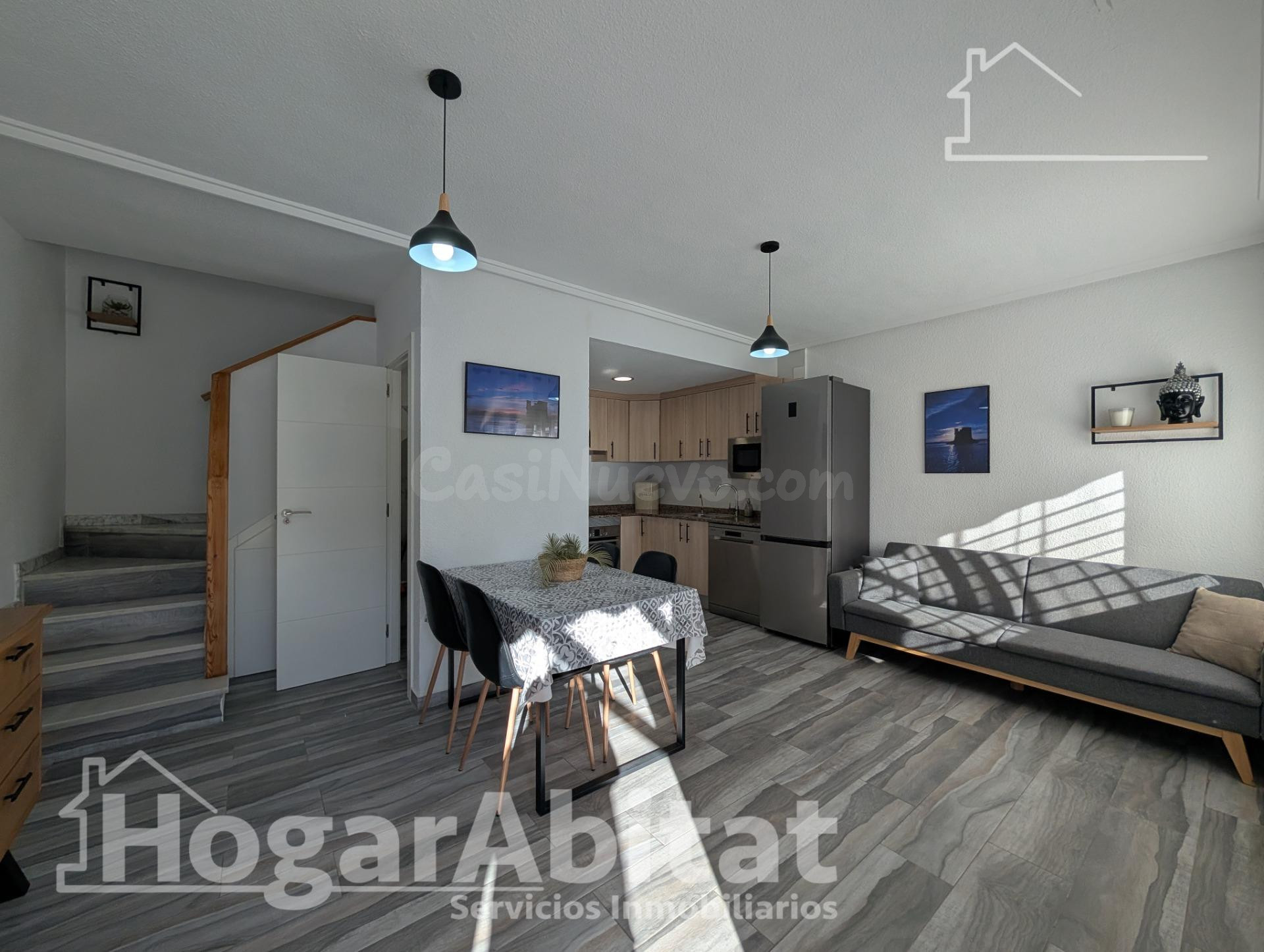 ¡PRIMERA LÍNEA DE PLAYA! BONITO ADOSADO REFORMADO CON TERRAZA Y GARAJE