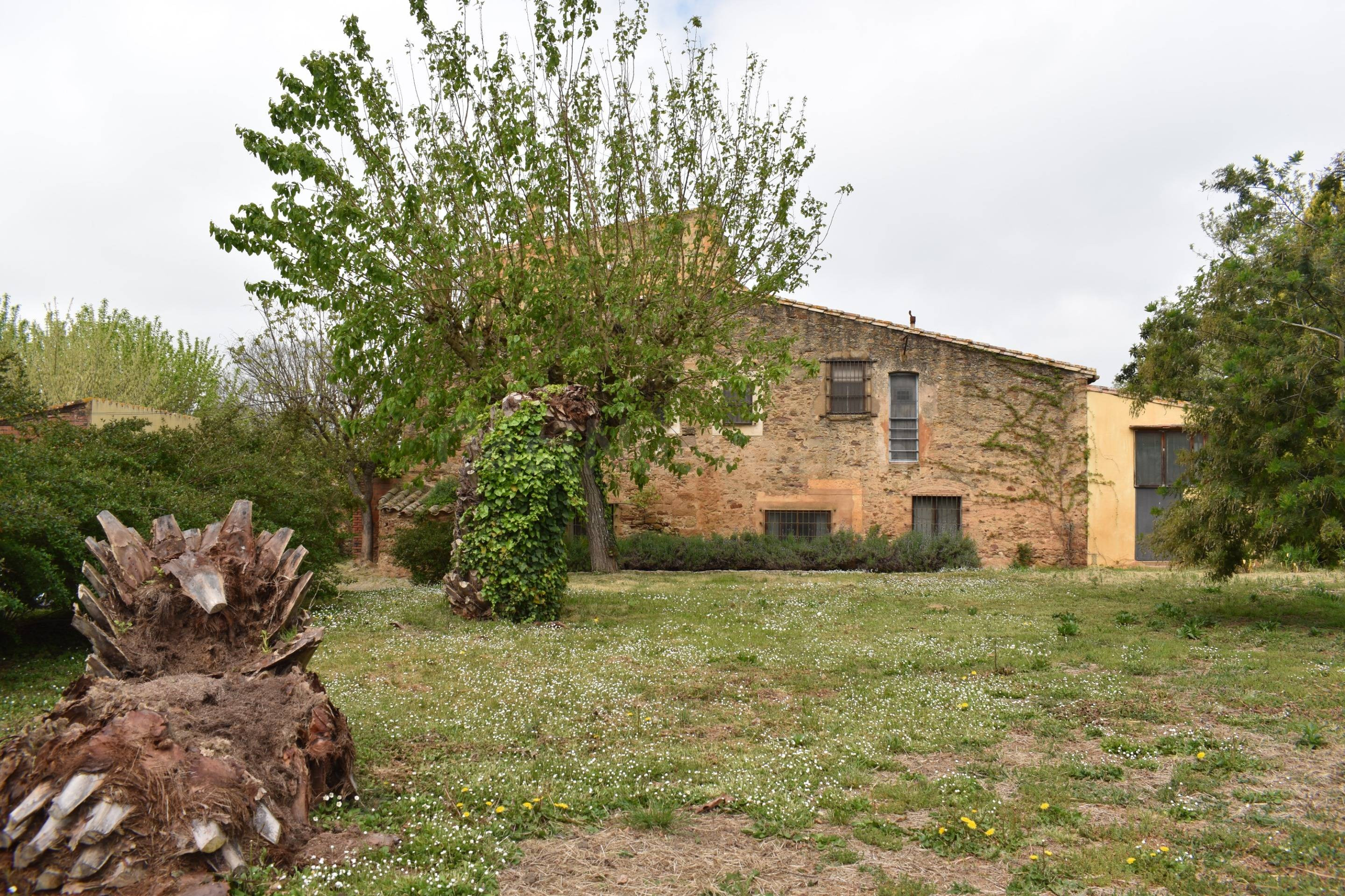 PERATALLADA | Exclusiva masía del siglo XVIII restaurada con esencia original en el corazón del Baix Empordà