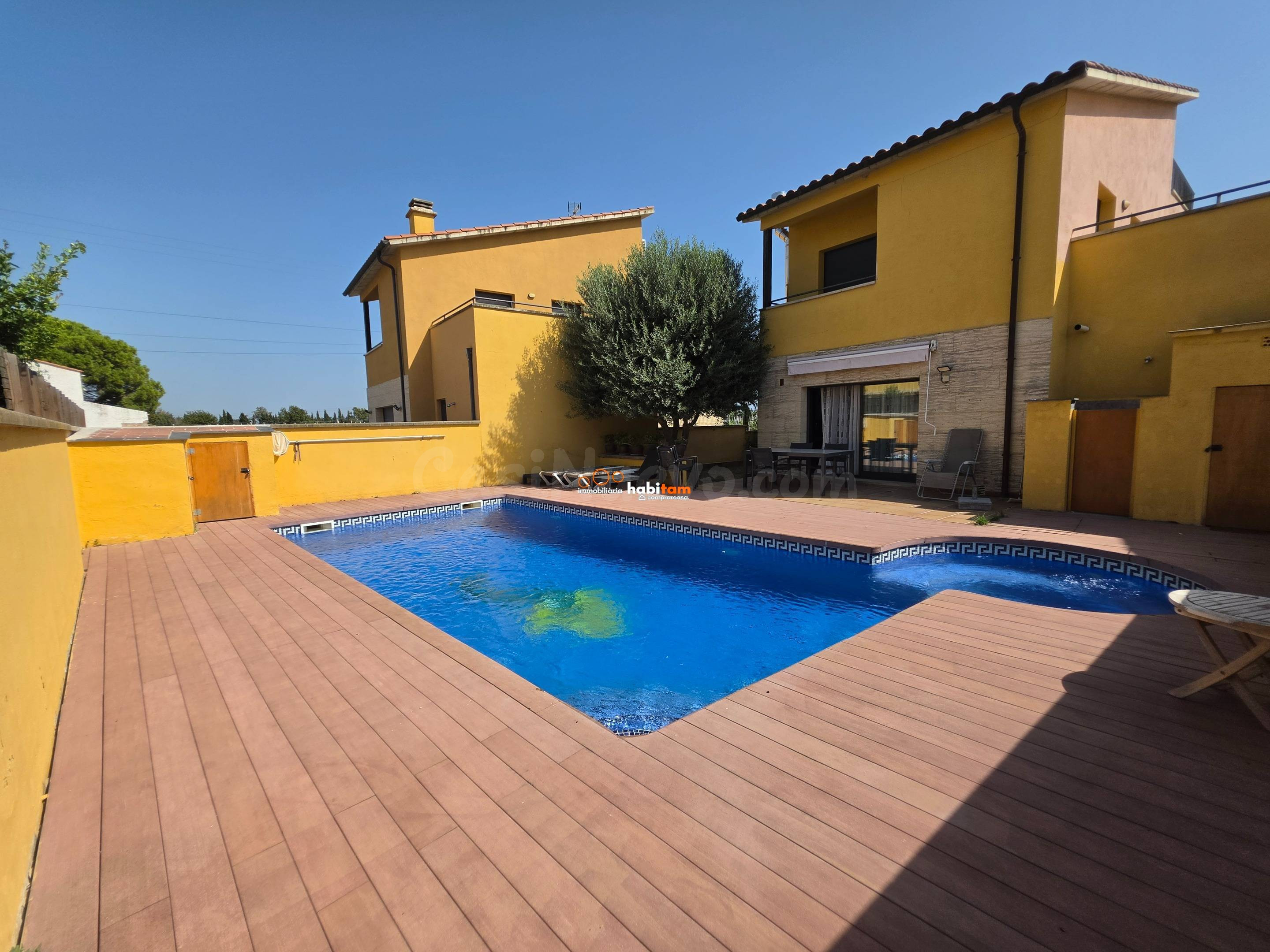 Casa con piscina, terrazas y vistas al mar en Bon Relax, Sant Pere Pescador
