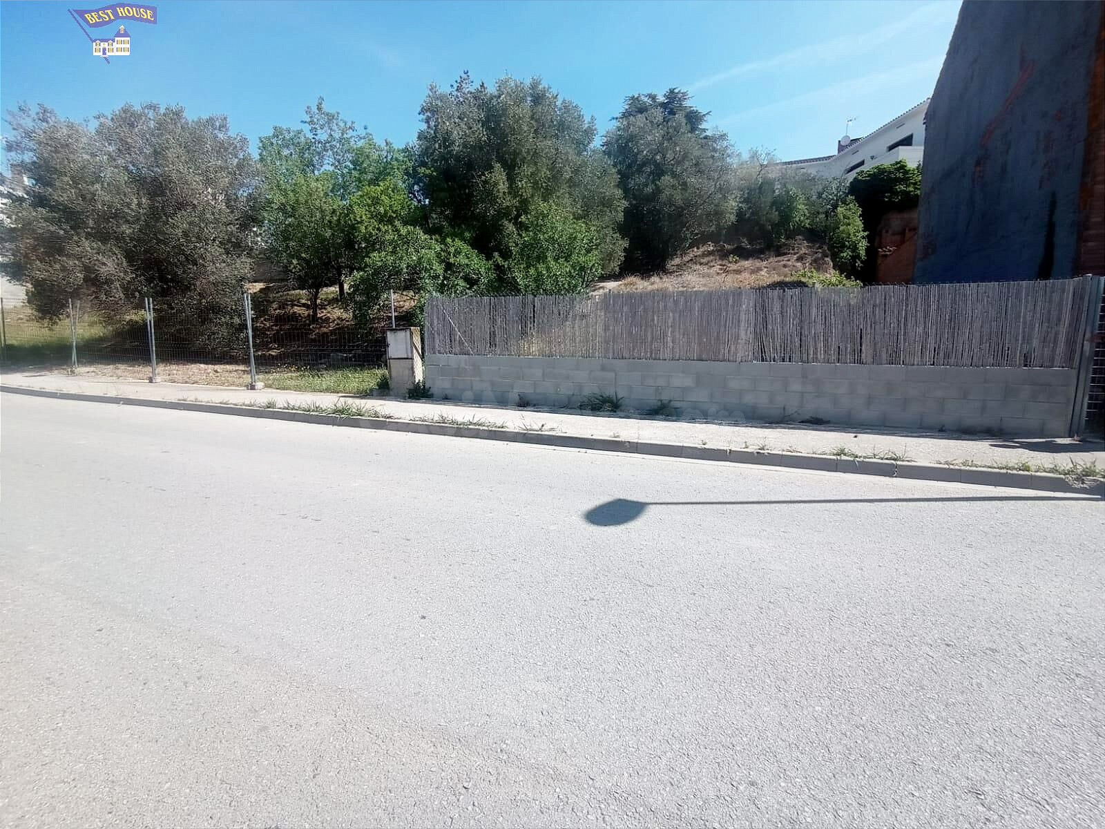TERRENO URBANO PARA EDIFICAR A SOLO 3 MINUTOS DEL PUEBLO. ZONA CAN PERICH-SENTMENAT