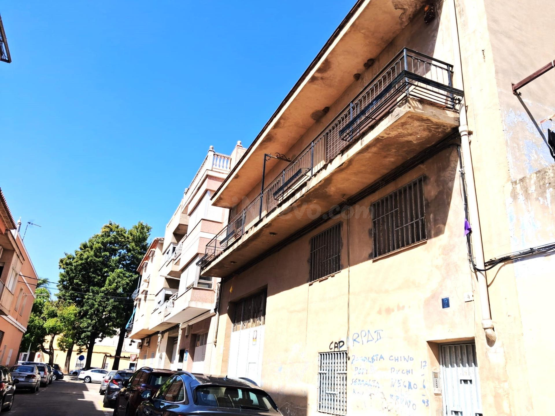 Edificio en venta situado en zona tranquila rodeado de servicios