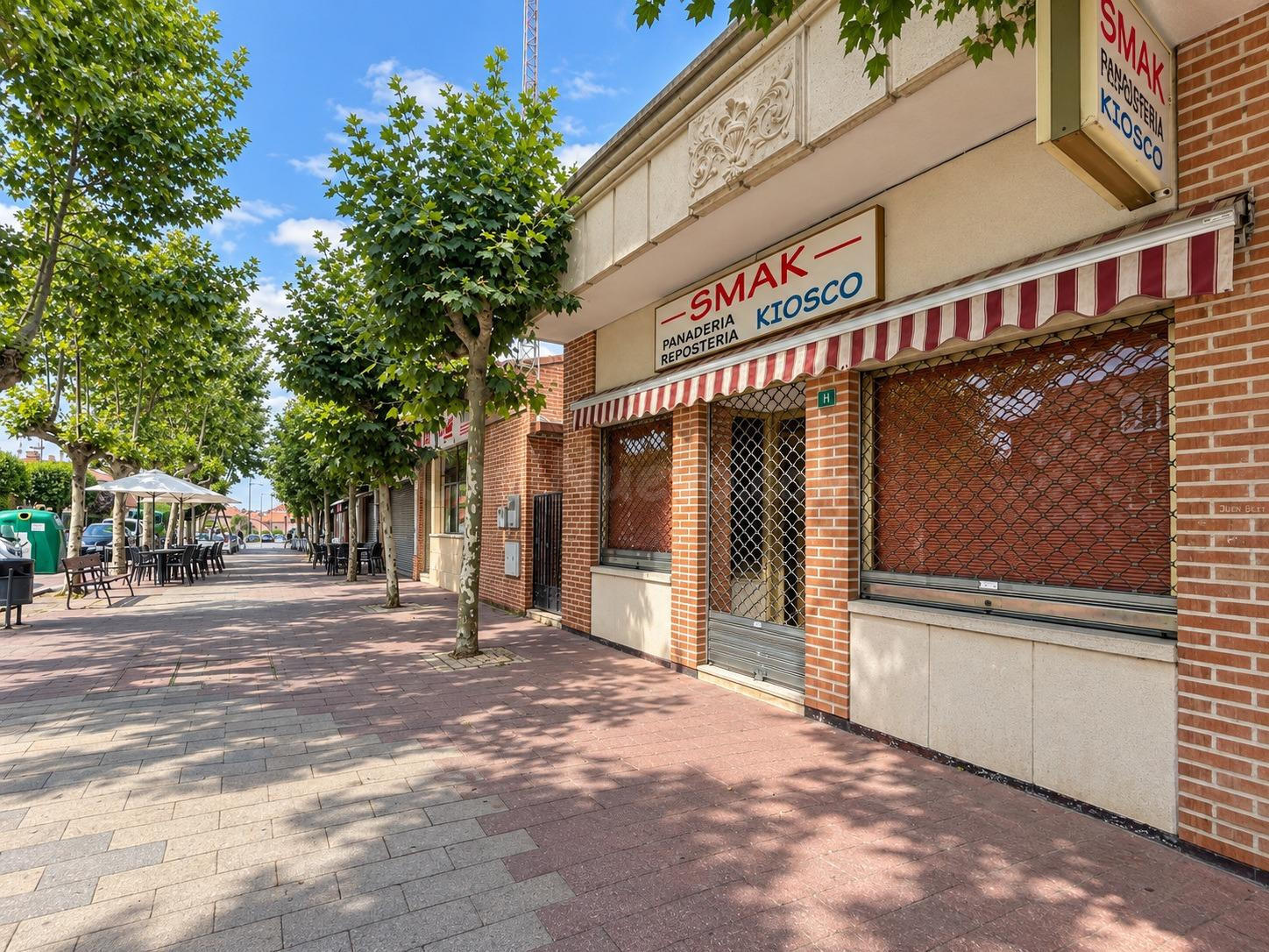 Local comercial con almacén en Ramón J. Sender, Laguna de Duero