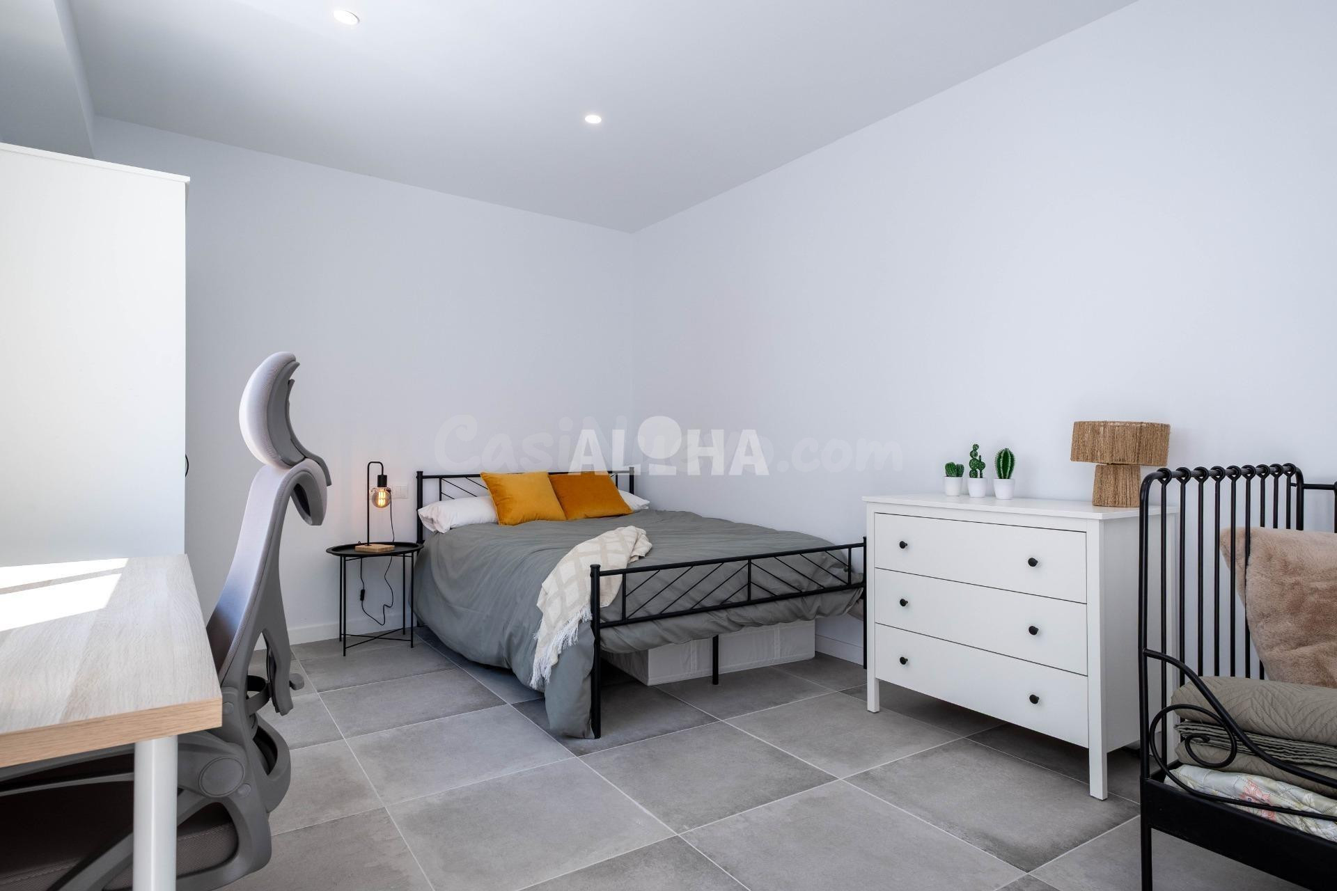 HABITACIÓN CON BAÑO PRIVADO PARA ESTUDIANTES CHICAS DISPONIBLE DESDE YA!
