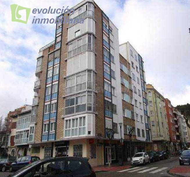 AMPLIO LOCAL EN ZONA CENTRICA EN BURGOS. ZONA VADILLOS. ESCAPARATE. ESQUINA.