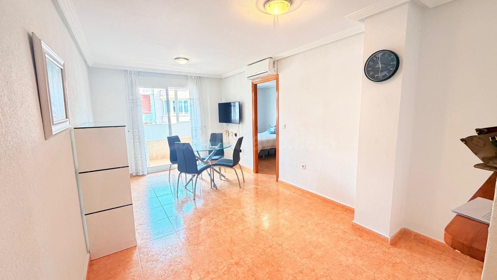 Apartamento de 2 dormitorios a solo 100 metros de Playa de Los Locos – Excelente ubicación e ideal para vivir o invertir