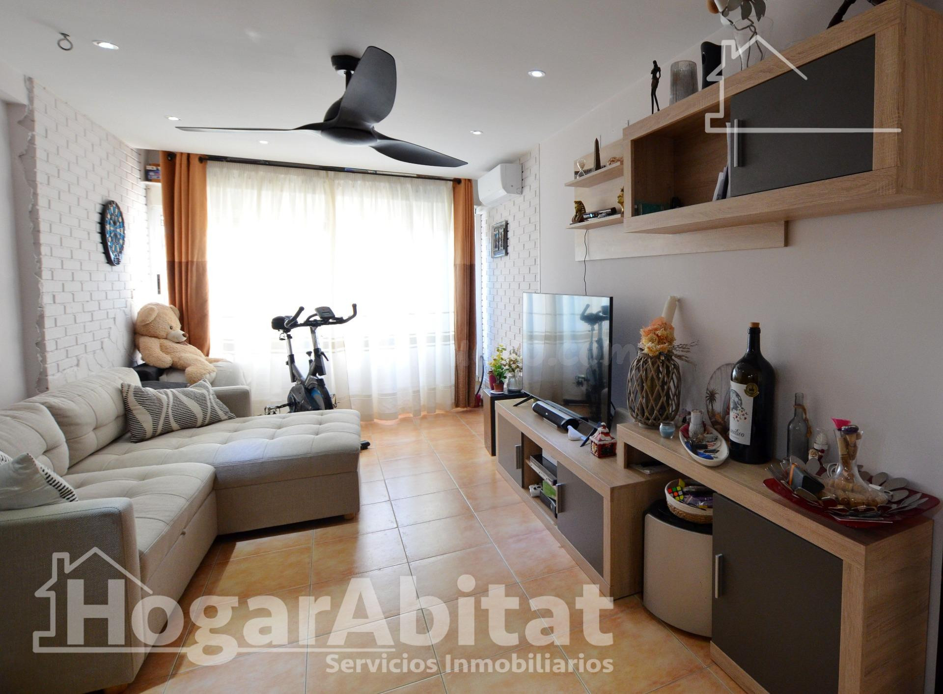 REFORMADO, BONITO Y EXTERIOR CON ASCENSOR Y PARKING, TOTALMENTE AMUEBLADO