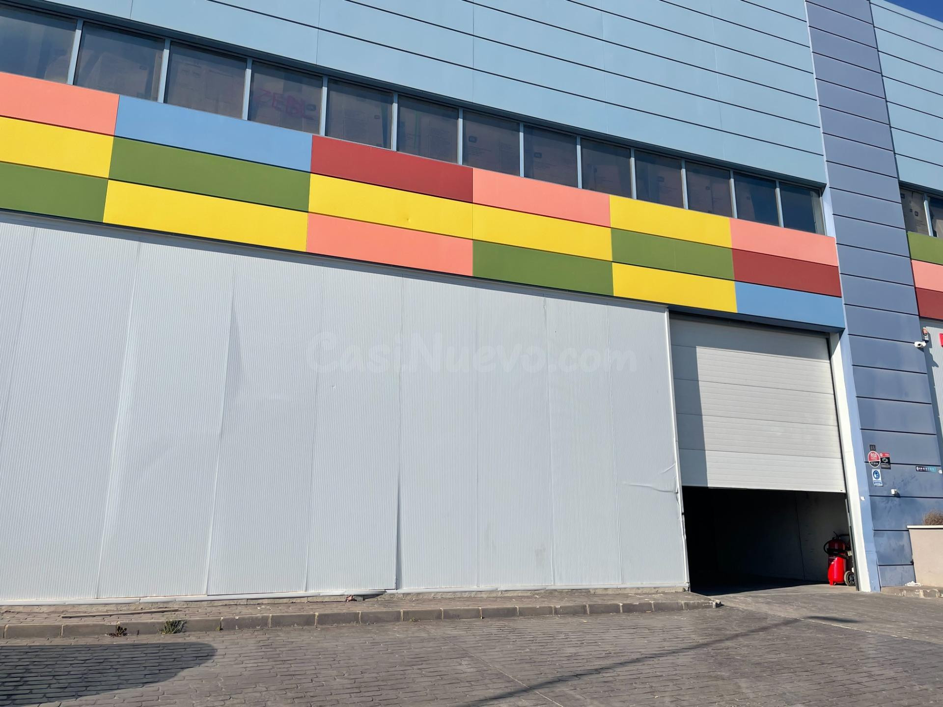 NAVE INDUSTRIAL CON PATIO