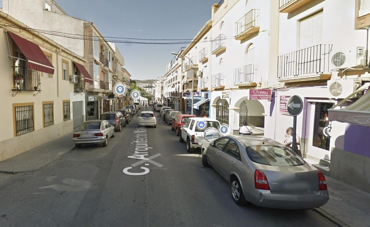 Local comercial en Baena con gran escaparate