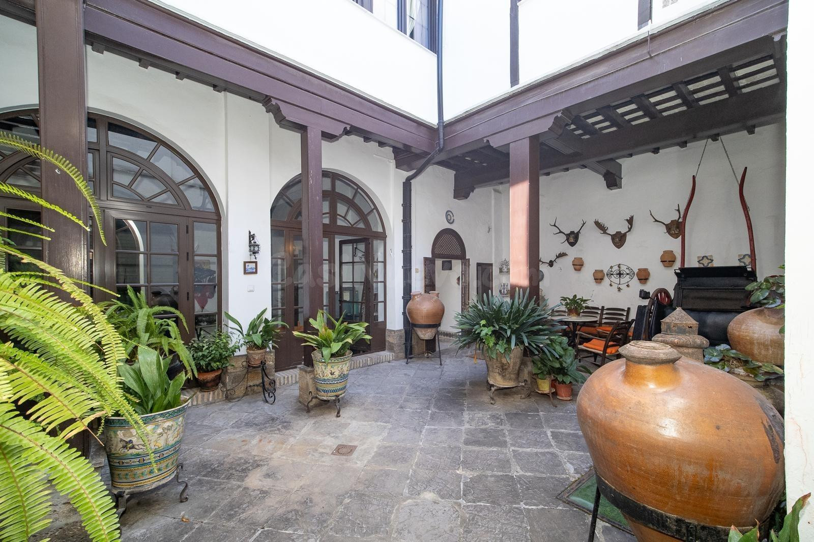 CASA SEÑORIAL EN EL CENTRO DE SANLUCAR.