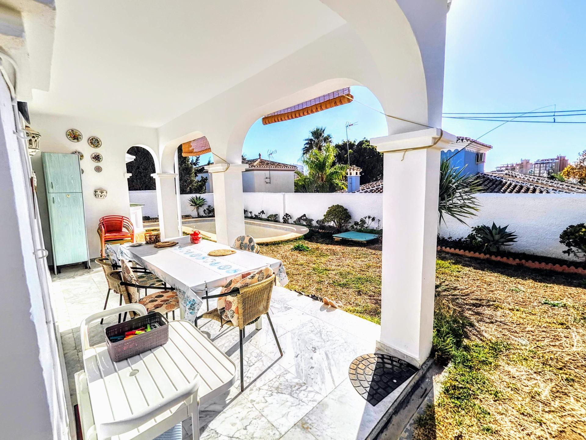 VILLA INDEPENDIENTE EN ZONA PLAZA SOLYMAR A 500 M DE LA PLAYA !!!