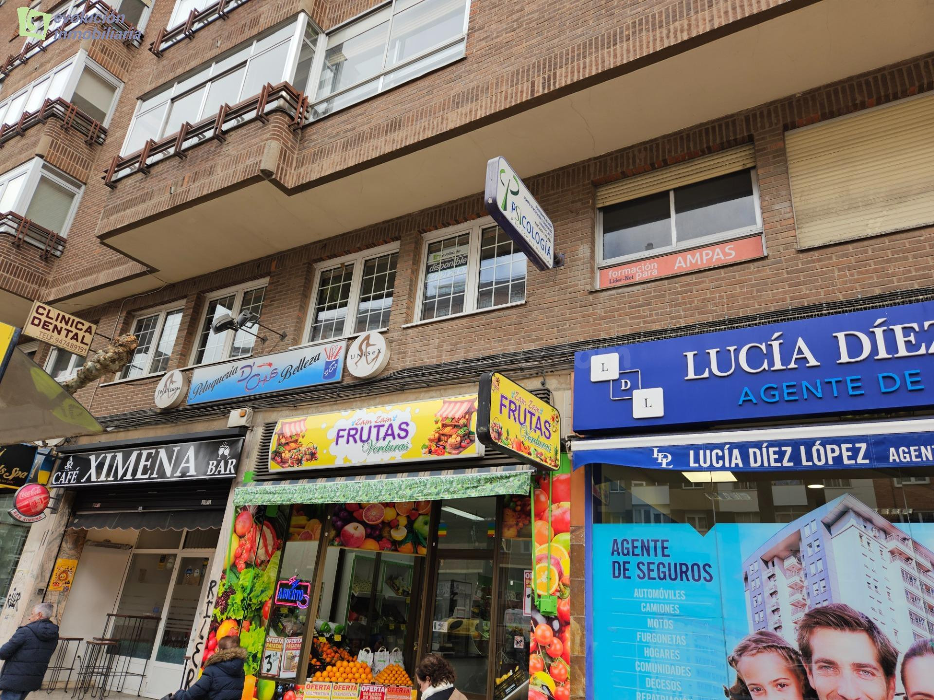 Local comercial en entreplanta en Burgos zona Gamonal - Peluquería