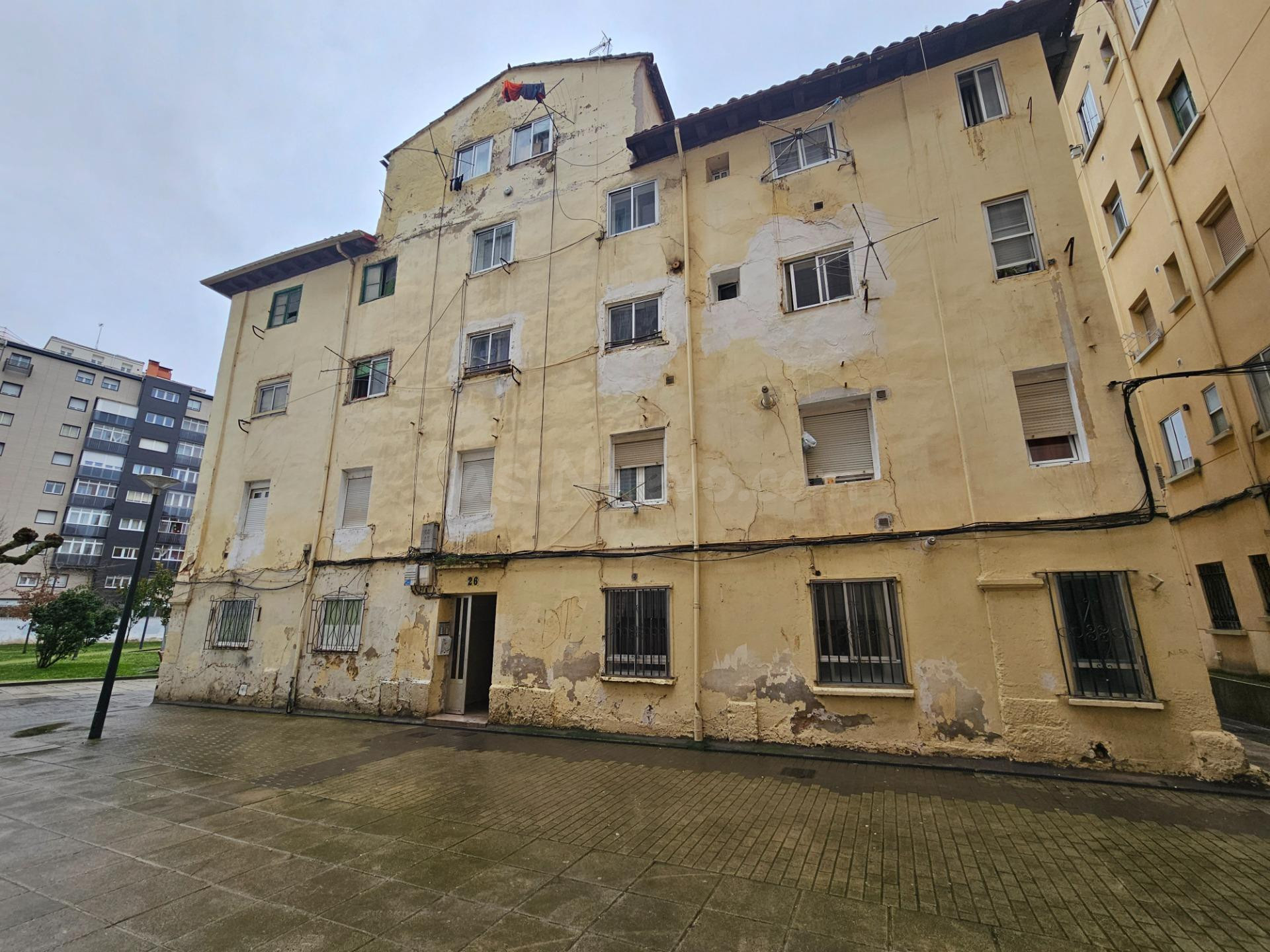 Oportunidad Única en San Agustín-Parque Europa: Piso para Reformar a un Precio Inmejorable. Burgos
