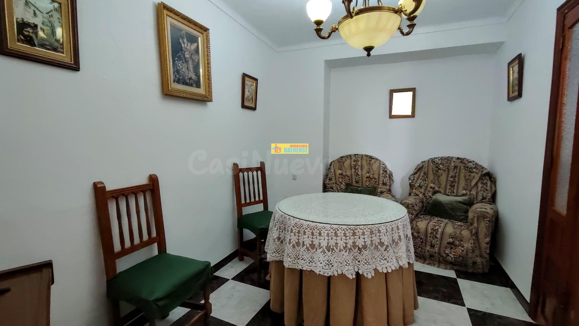 Casa lista para vivir en Baena con patio y 3 dormitorios