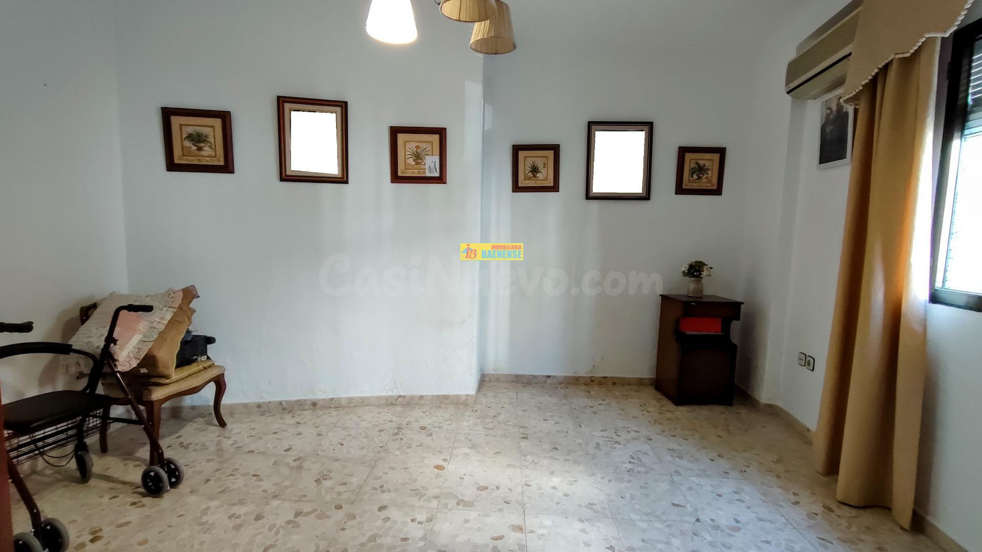 Casa de 158 m² en Baena con terraza y patios
