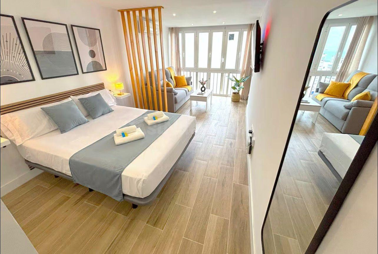 Estudio con vistas al mar en Montemar (Torremolinos) con licencia turística – Ideal inversión Costa del Sol
