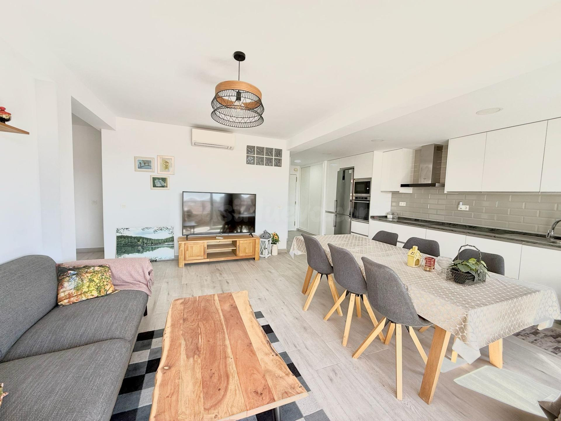 Ático en venta en Fuengirola centro, 3 dormitorios, terraza sur y vistas al mar – Costa del Sol