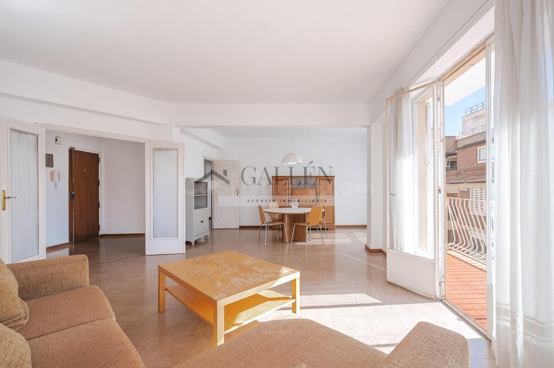 Amplia y luminosa vivienda esquinera en venta zona Avda. Casalduch