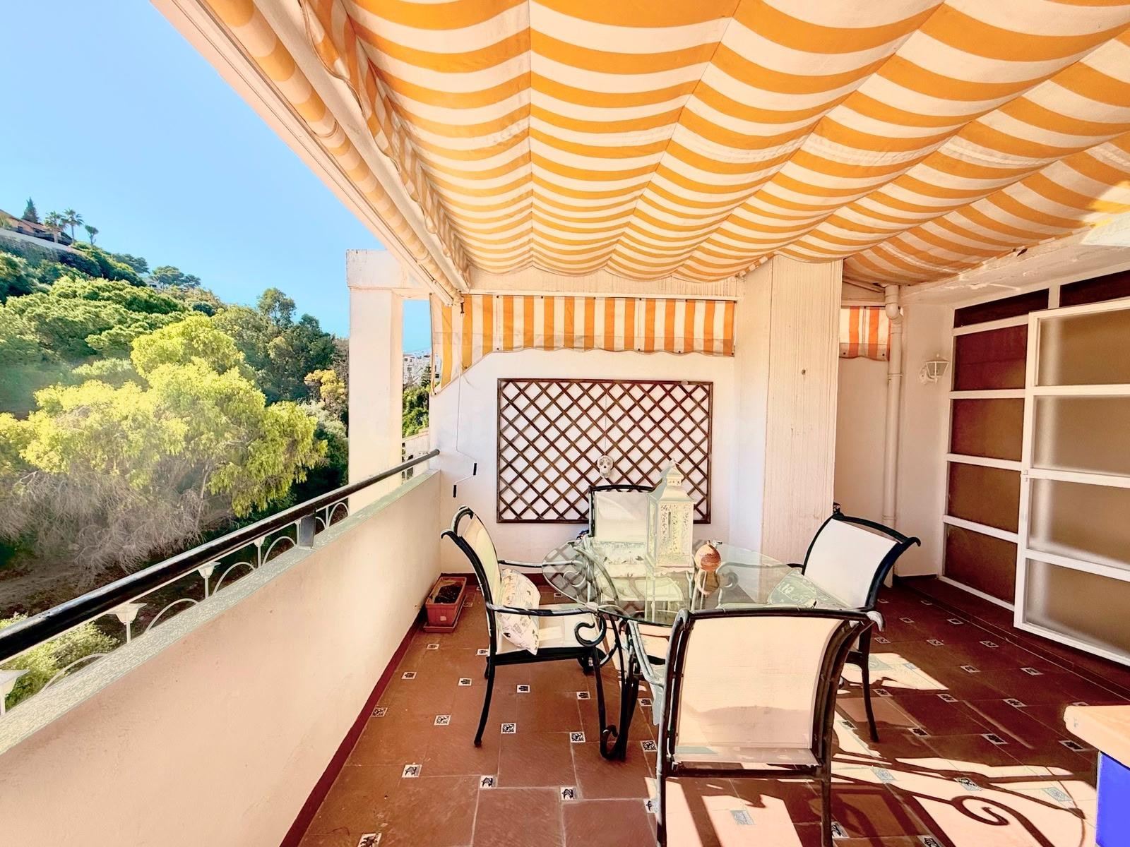 Casa adosada en venta en El Coto, Mijas | Terraza soleada, garaje privado y piscinas comunitarias en la Costa del Sol