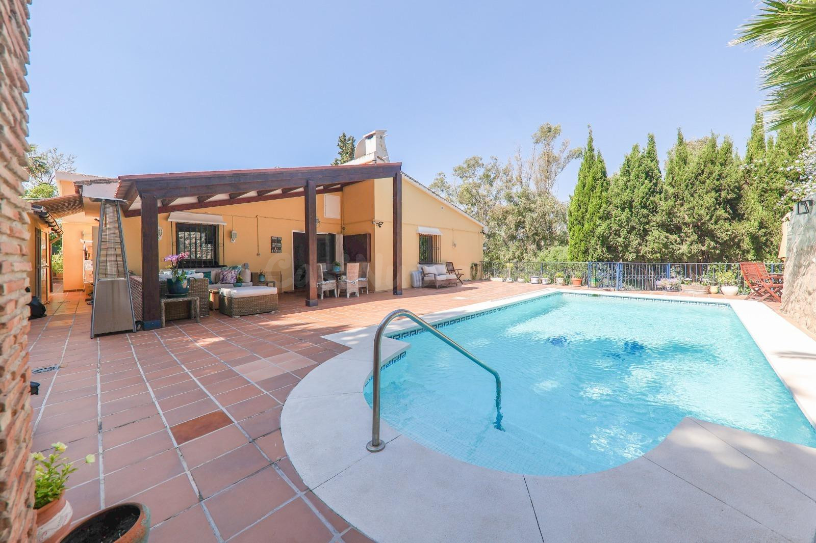 Chalet independiente con piscina privada en La Sierrezuela, Mijas Costa