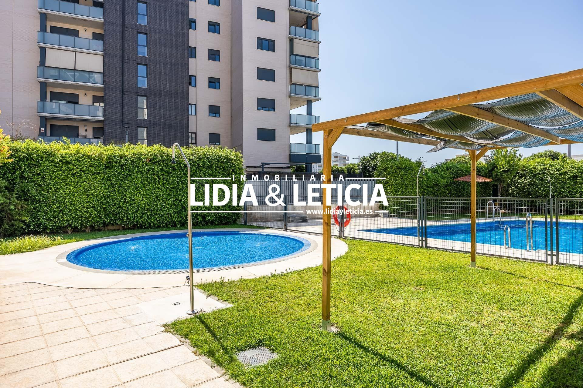 EXCLUSIVA VIVIENDA DE 4 DORMITORIOS Y PLAZA DE GARAJE EN ENTRENÚCLEOS – DOS HERMANAS.