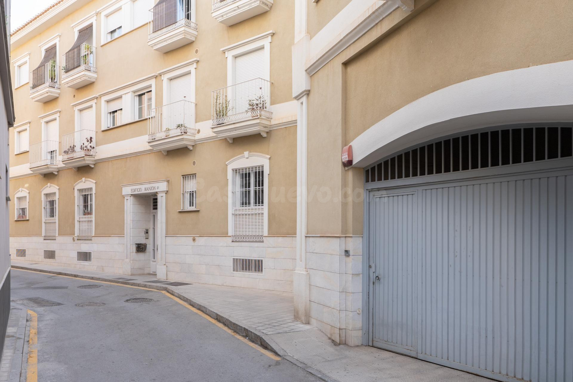Piso señorial de 4 dormitorios, ascensor y opción de garaje junto al centro