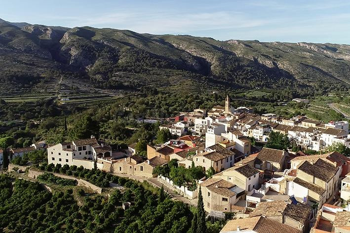 Finca rustica con plantacion de cerezos