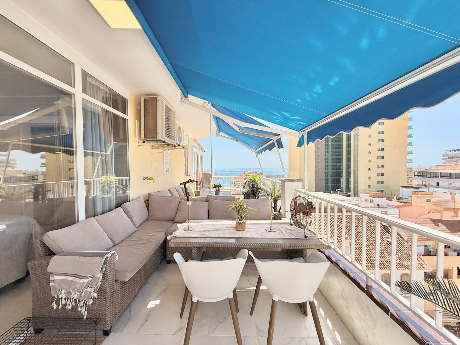 ÁTICO EXCLUSIVO CON AMPLIA TERRAZA EN EL CENTRO DE FUENGIROLA - UNA PROPIEDAD, DOS APARTAMENTOS INDEPENDIENTES