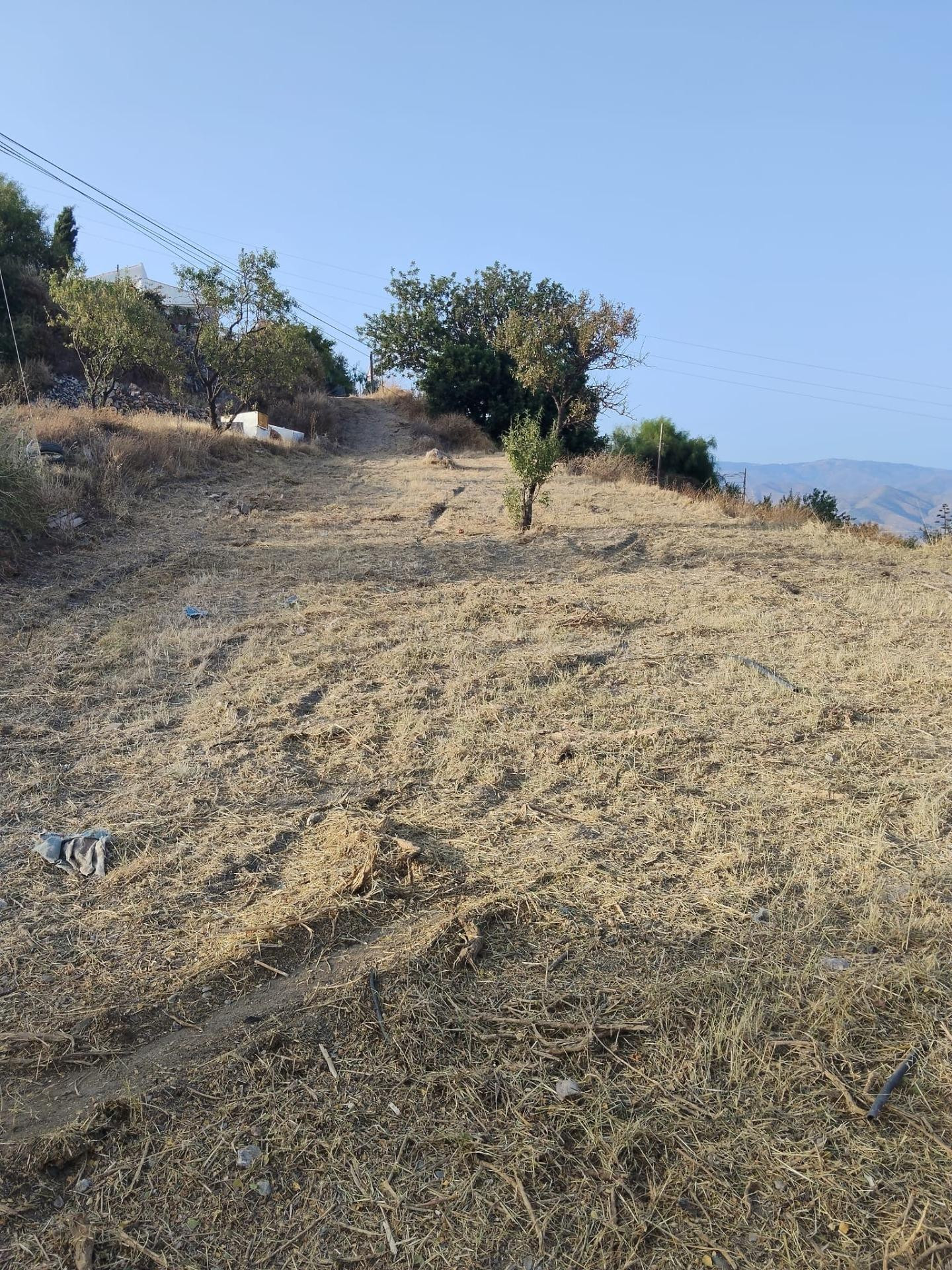 Finca rústica de 1.704 m2 con acceso directo y vistas panorámicas en Gualchos