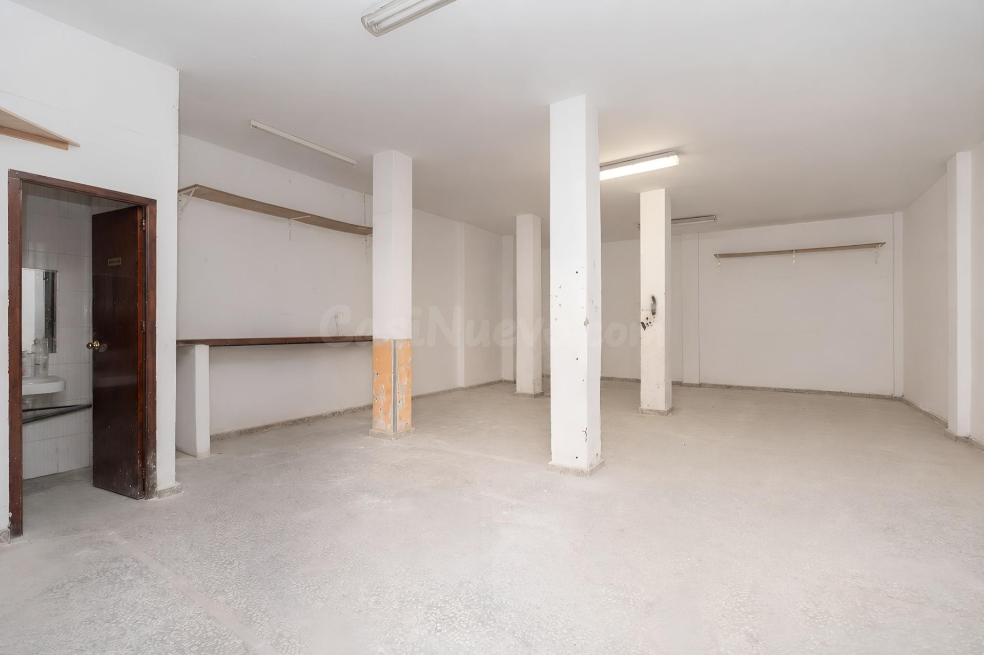 ✨ ¡Haz realidad tu negocio o invierte con éxito! Local de 67 m2 junto al centro de Motril
