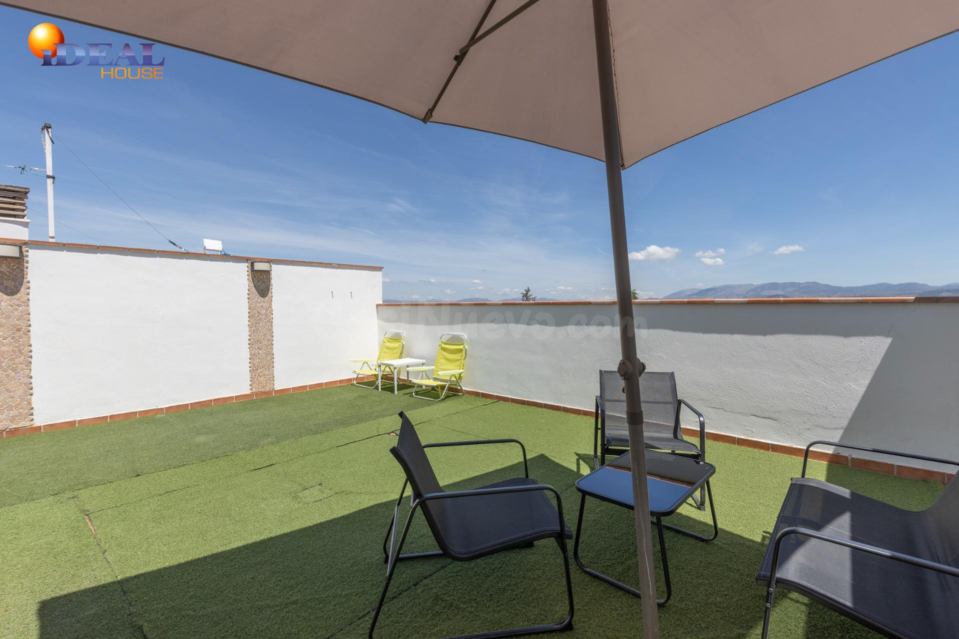Ático con gran terraza y garaje en el centro de Alhendín – luz, vistas y comodidad